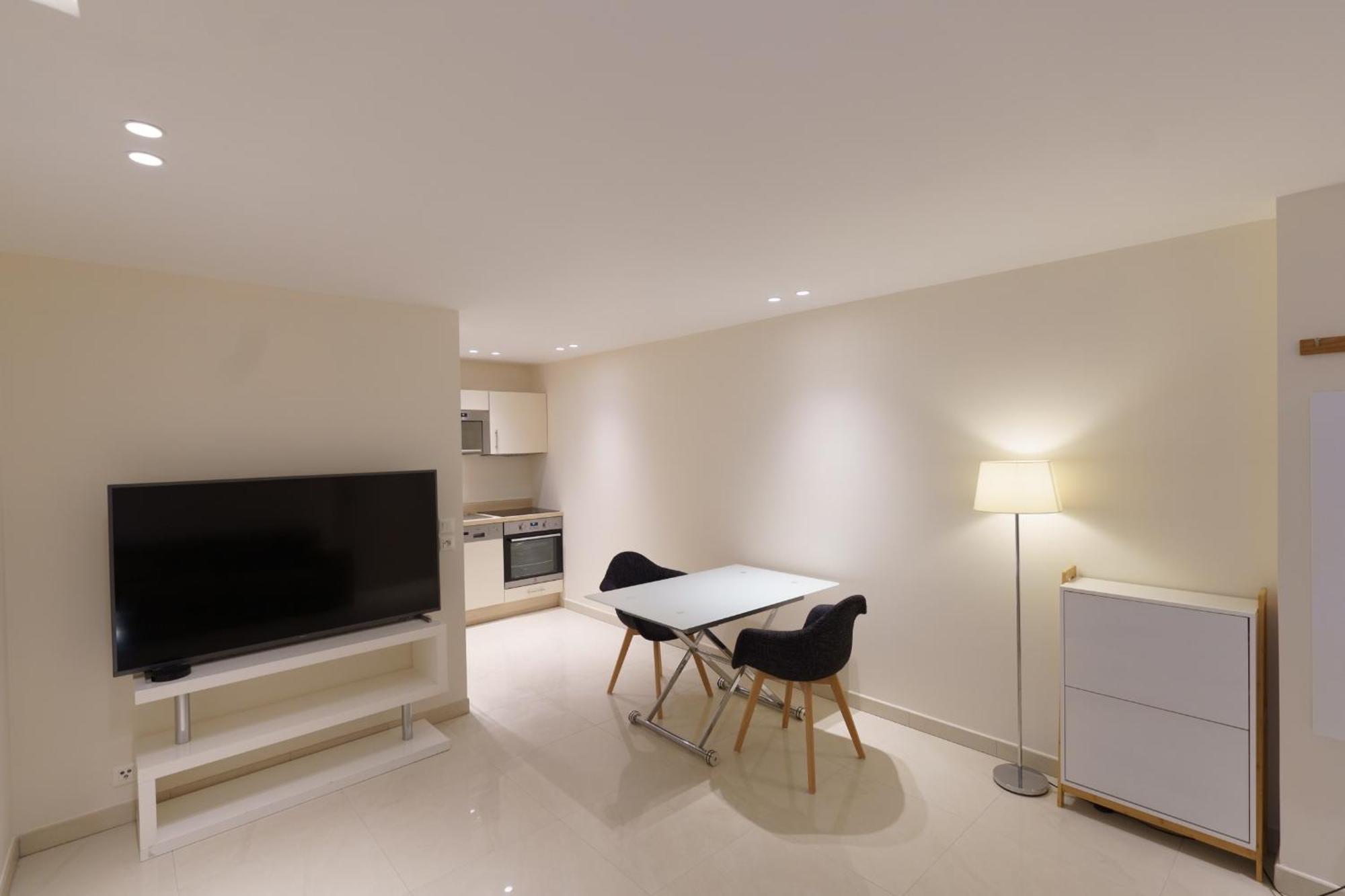 Cannes: Superbe De Type T2 Pour 4 Pers Apartment