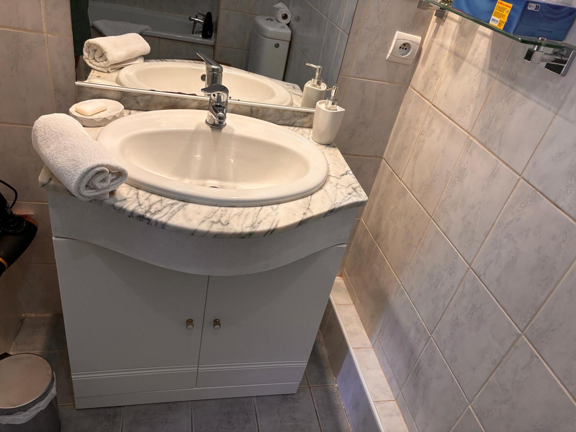 Mondello Hotellerie&consultant : De Standing 47m2 Avec Piscine * Cannes