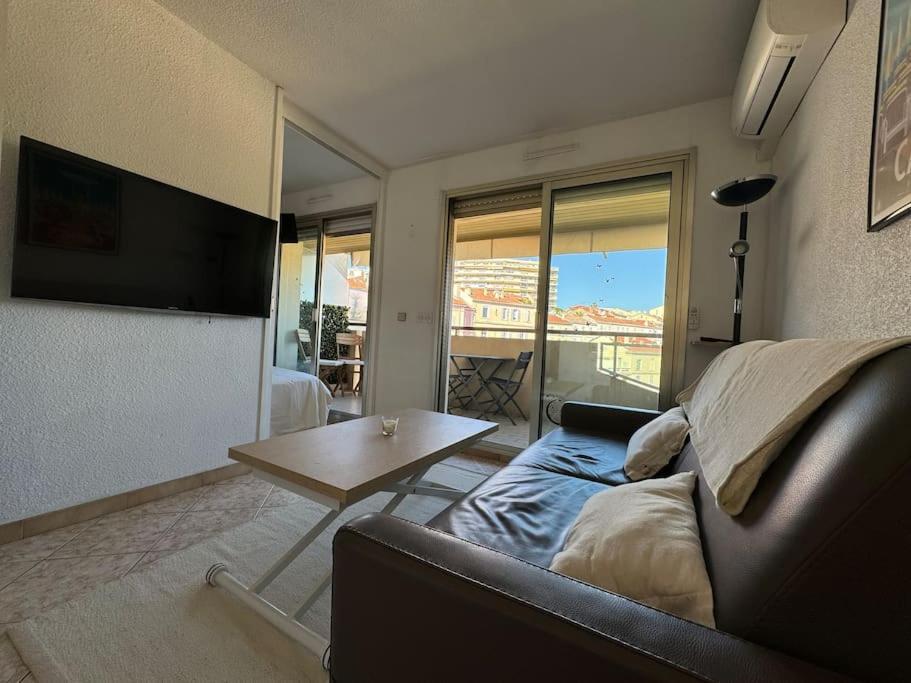 Apartment Superbe Avec Terrasse, 5 Minutes Croisette *