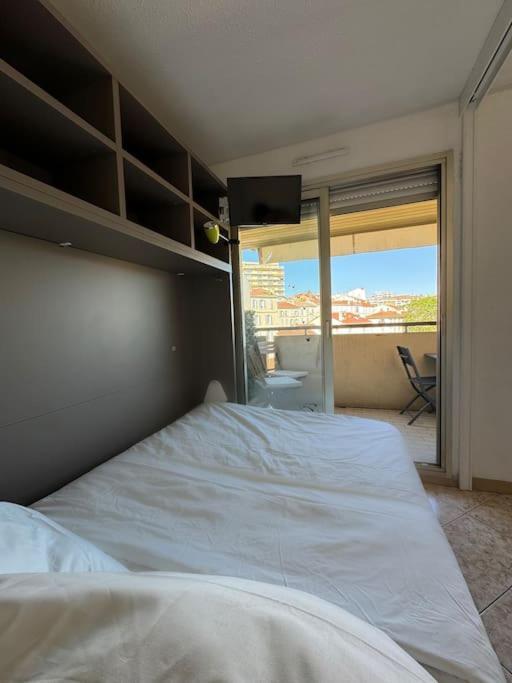 Apartment Superbe Avec Terrasse, 5 Minutes Croisette Cannes