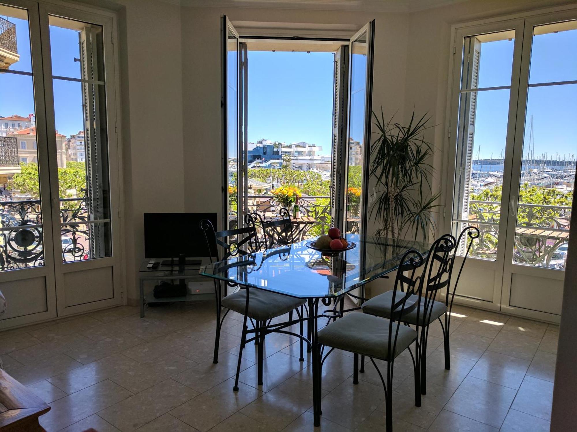 Citilet Louis Blanc 1,2,3 - Three Gorgeous, Open-plan