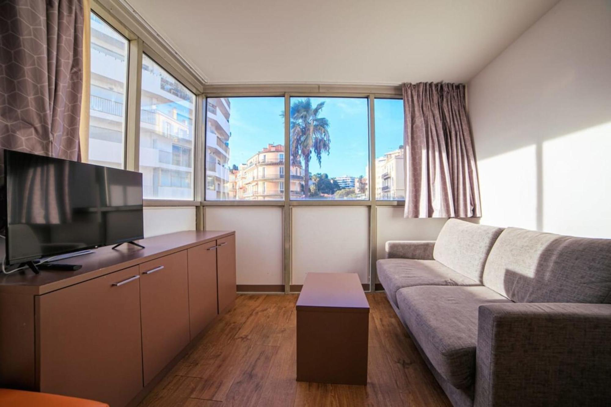 Apartment Air Conditioned With Furnished Terrace Swimming Pool & Parking Cannes