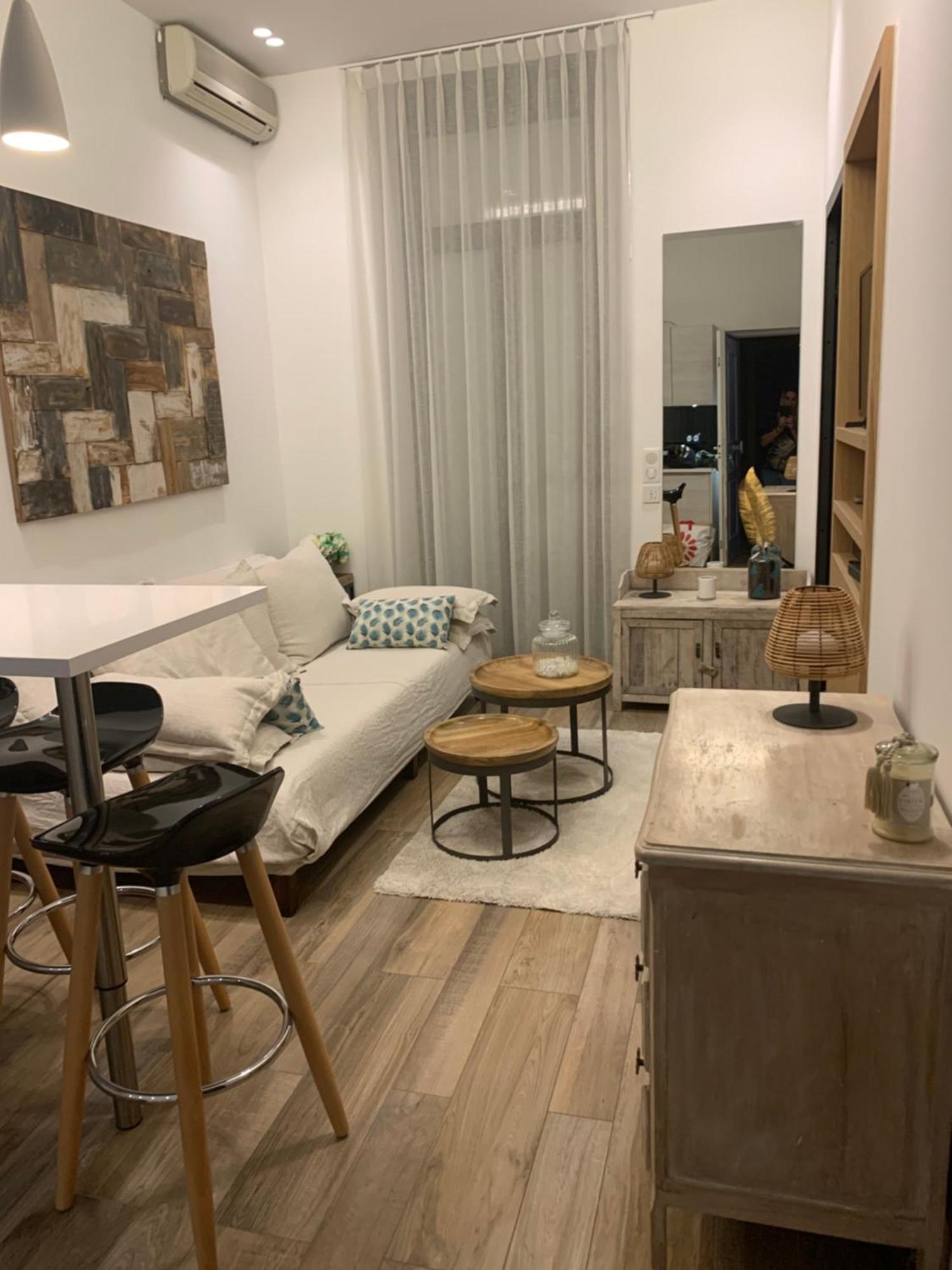 2 Pièces Rue Hoche Appartement *