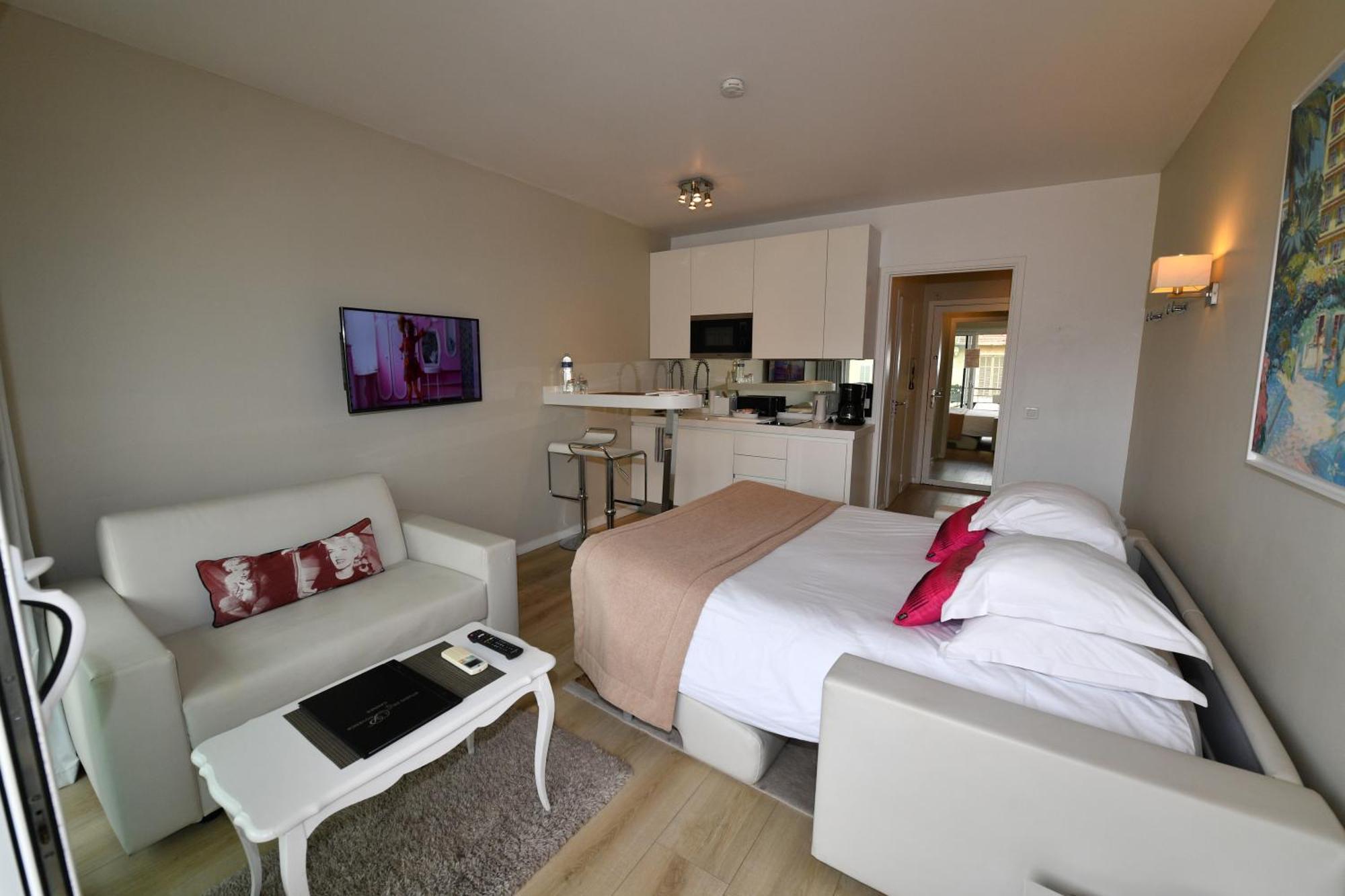 Hotel De Provence 3*