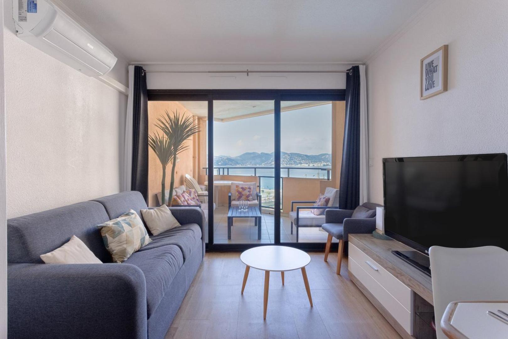 Apartamento Serene Azure Apt With Riveria View *