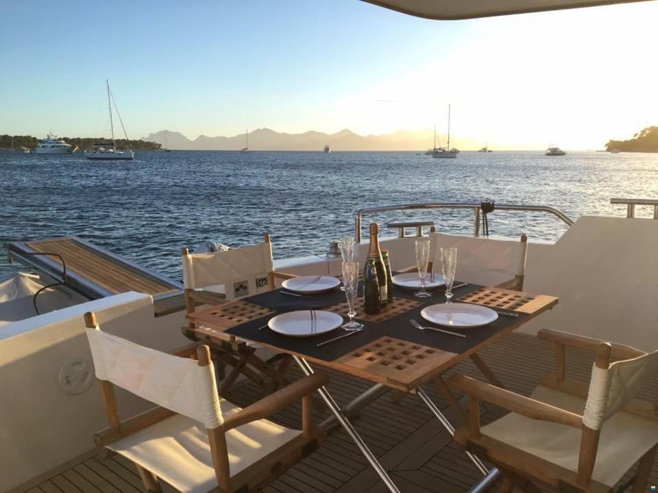 Botel Yacht Exceptionnel - Vieux Port De - 3 Chbr / 2 Sdb *