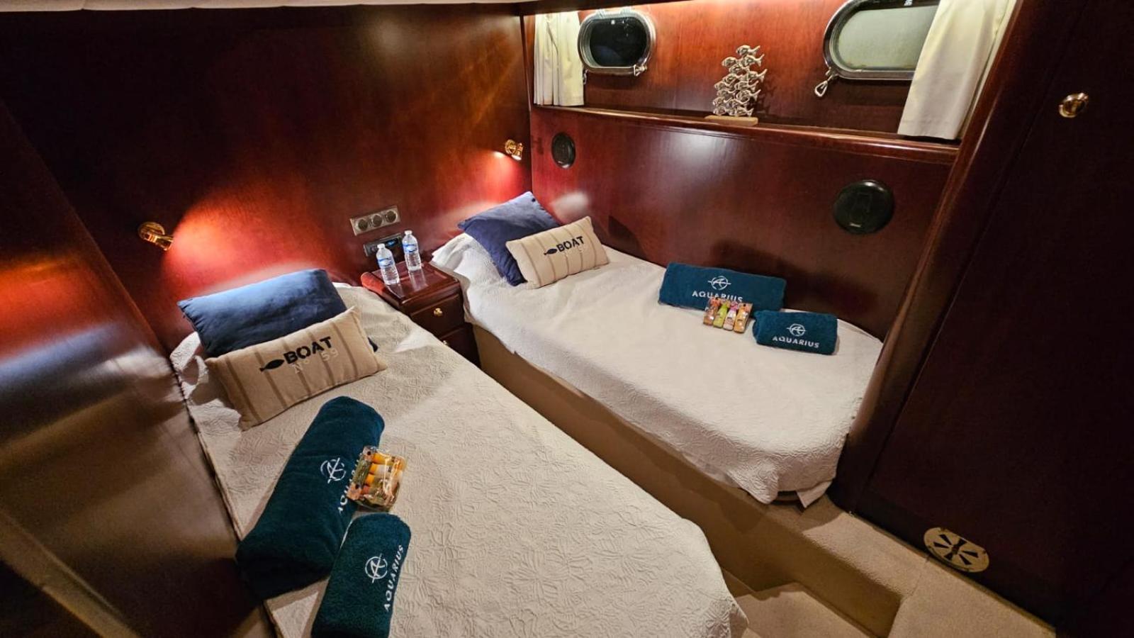 Botel Yacht Exceptionnel - Vieux Port De - 3 Chbr / 2 Sdb