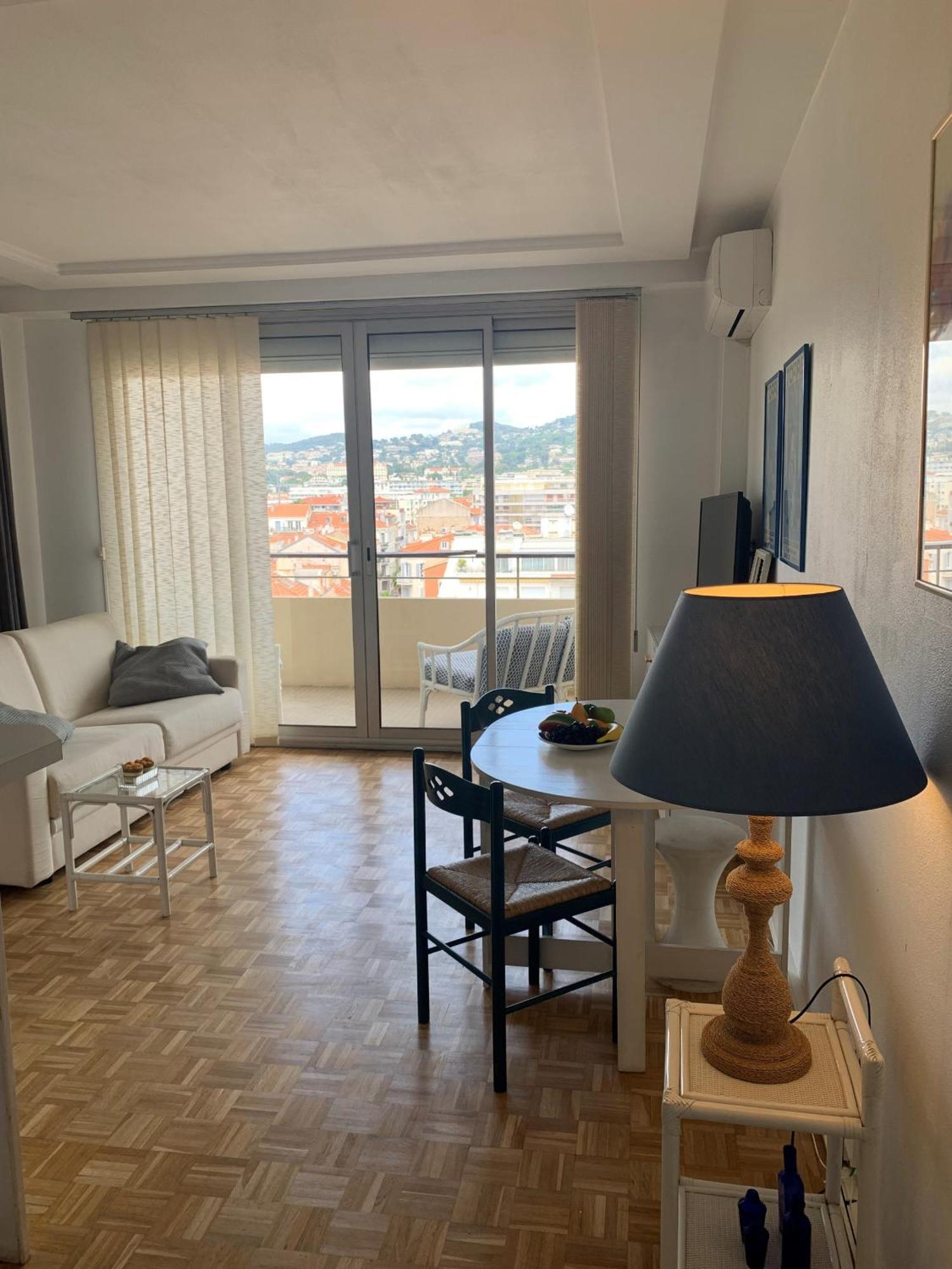 Ibis 5380 Apartment Cannes