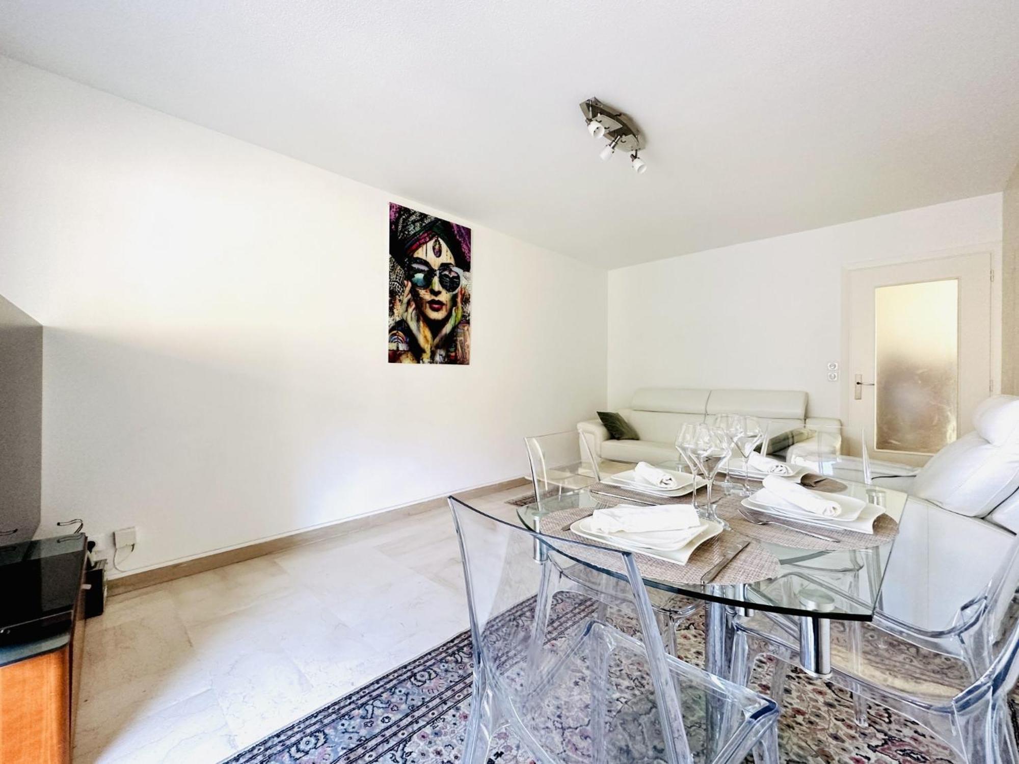 Center - 2 Pieces Avec Terrasse Cannes