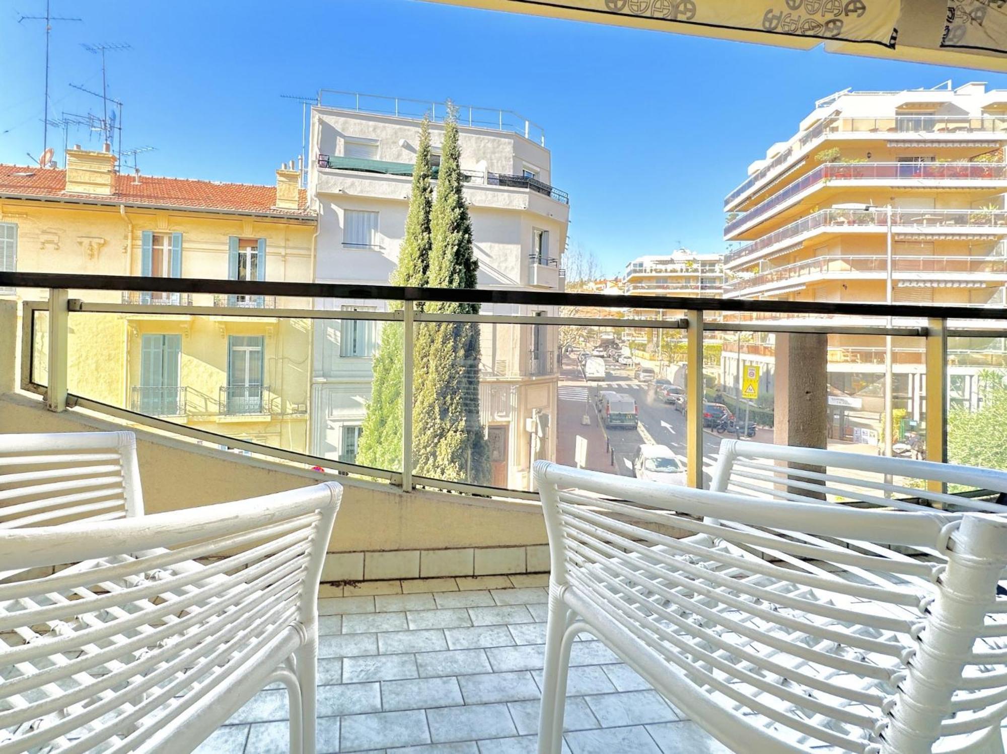 Appartement Center - 2 Pieces Avec Terrasse *