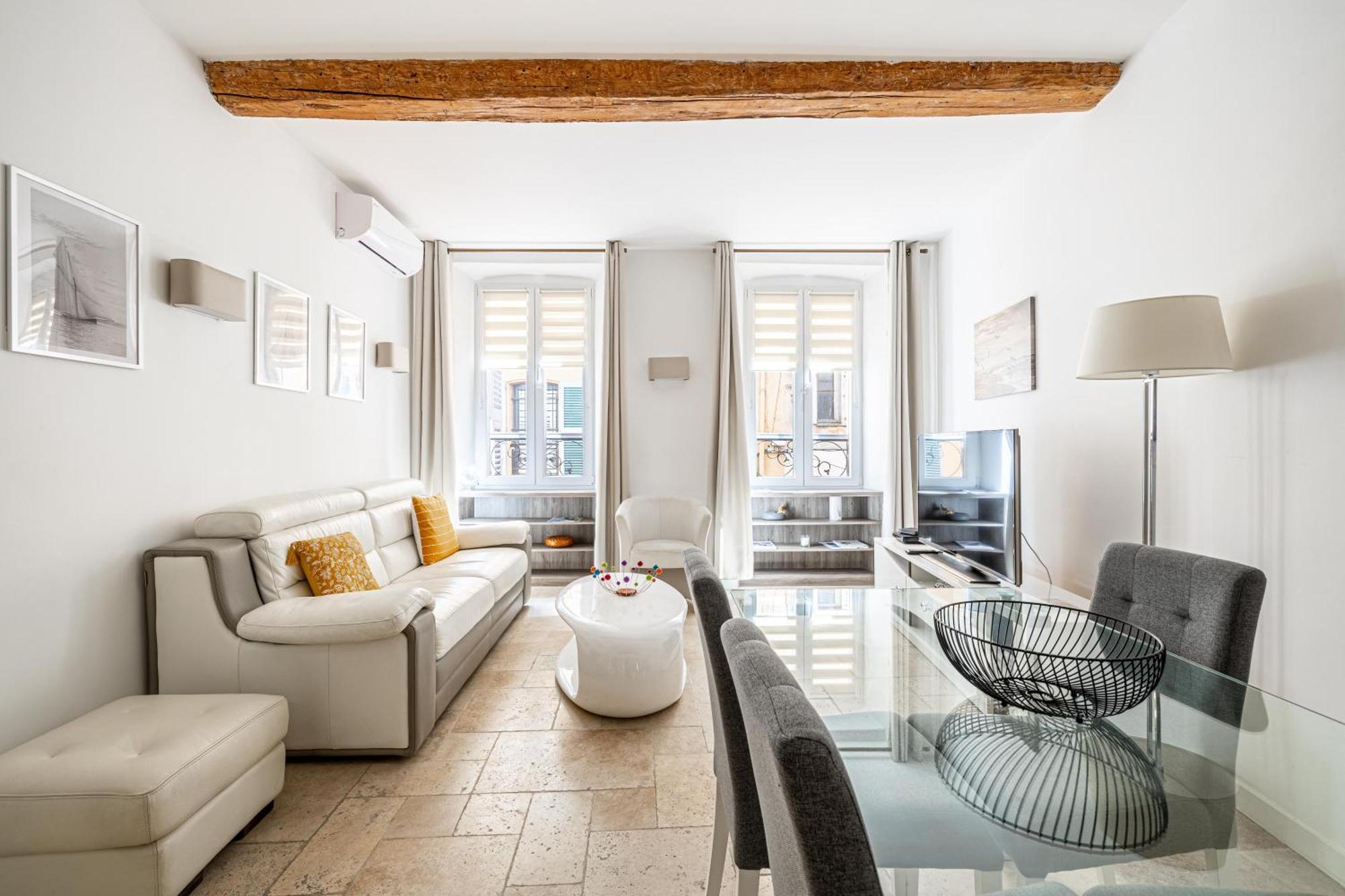 Appartement Le Meynadier Lumineux Dans Le Centre Historique, Proche Des Plages Et Palais