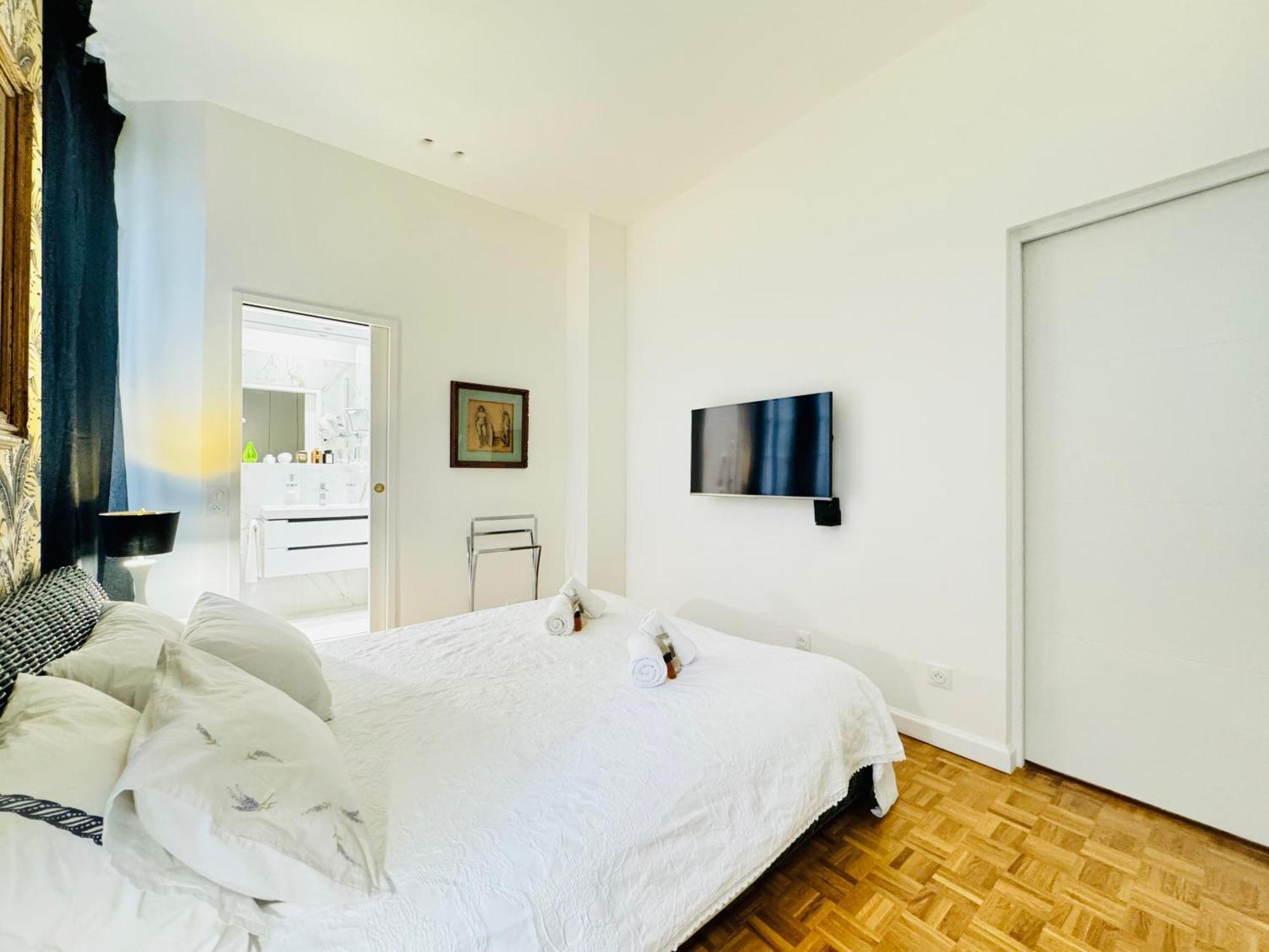 Le Guynemer - Beaux Arts Apartment *