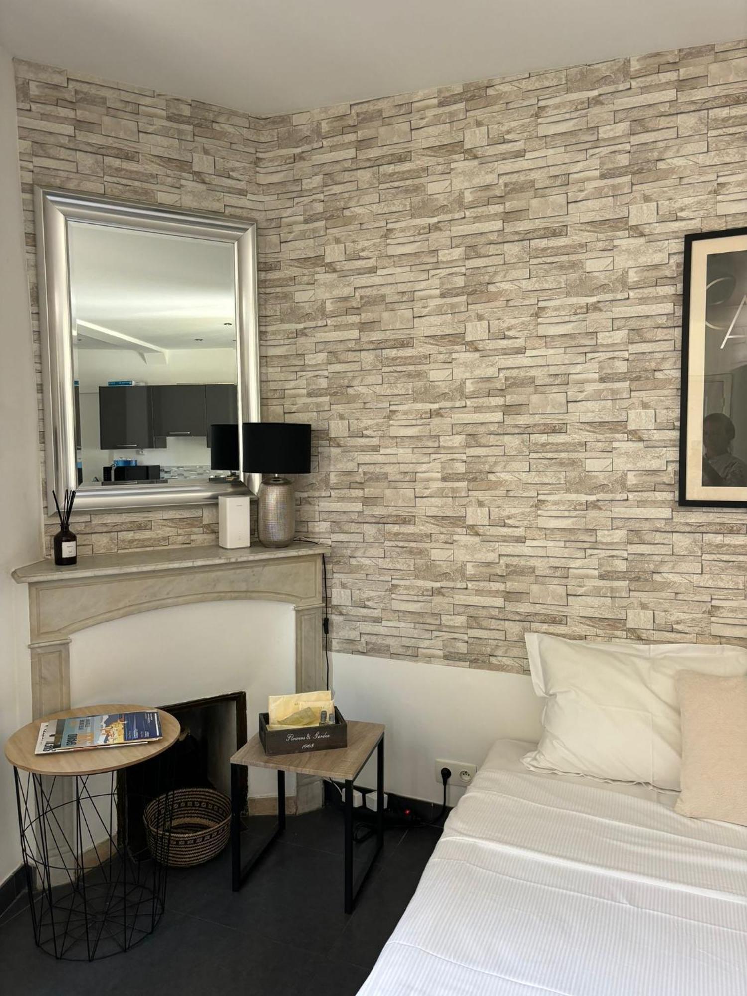 Apartment Les Suisses Zentral In Der Schoenen Altstadt Von Le Suquet 5 Min Zum Wlan