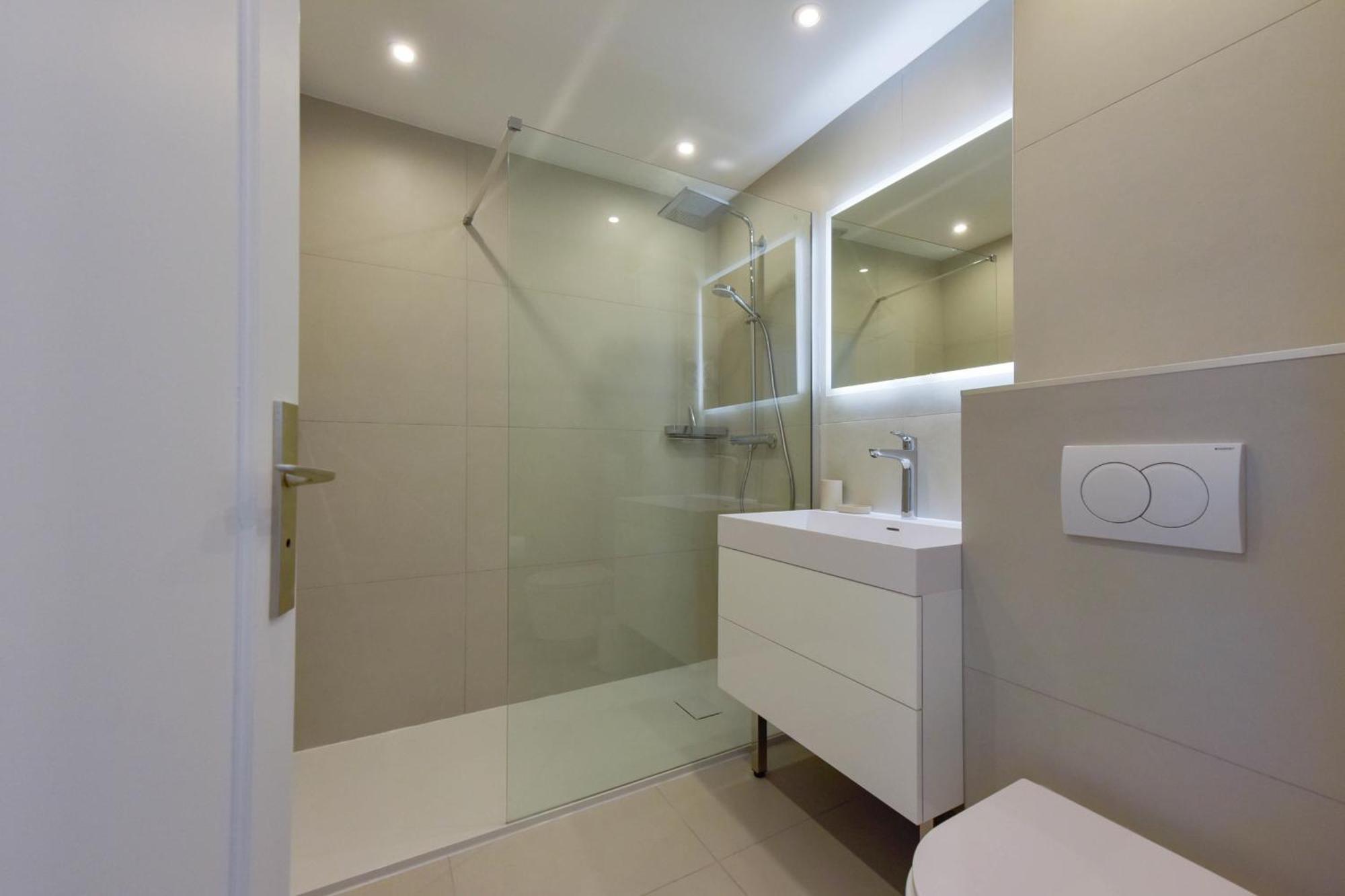 2-br Sea View Private Parking Walk To Beaches * Cannes