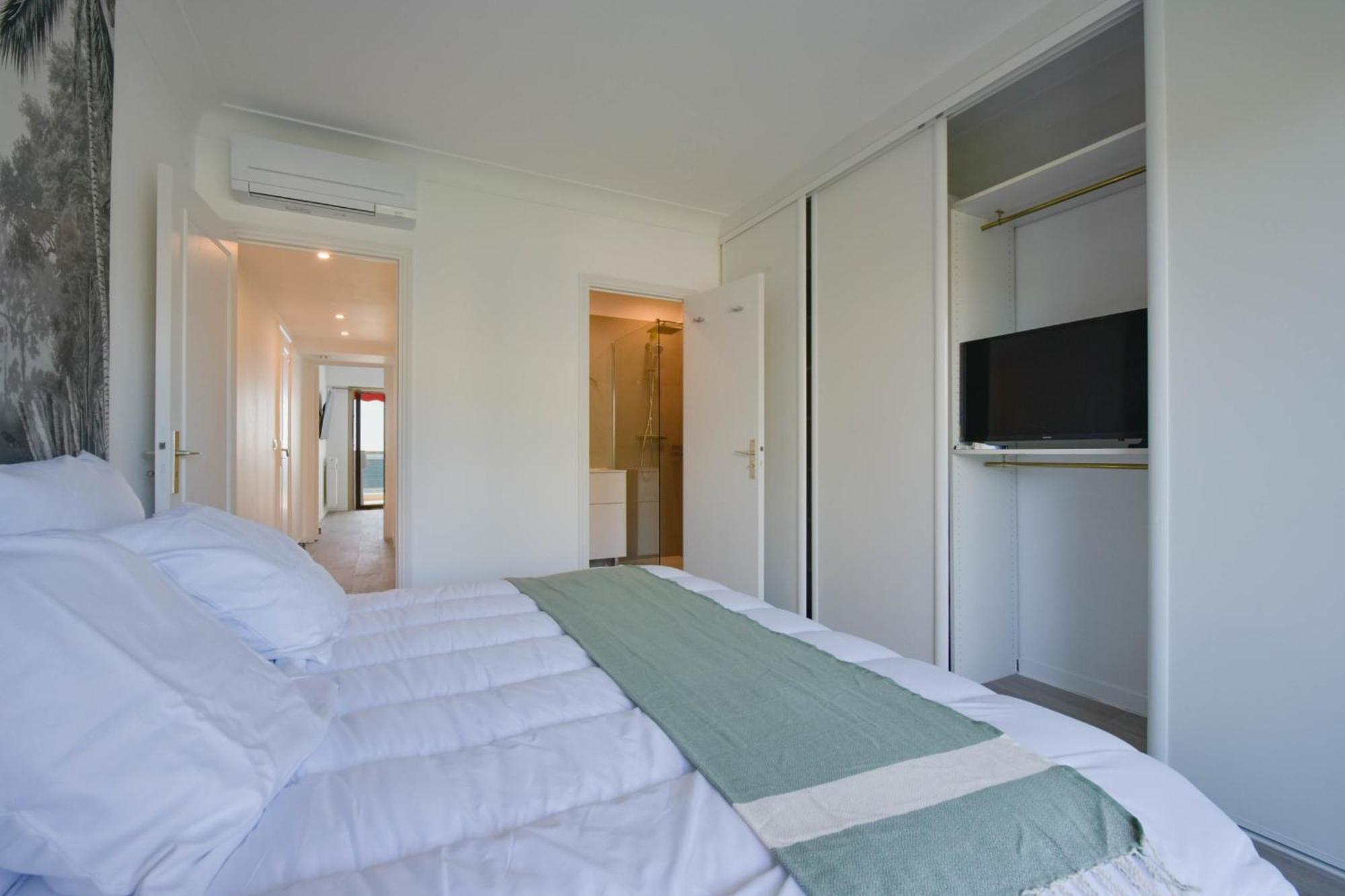 2-br Sea View Private Parking Walk To Beaches Apartment *