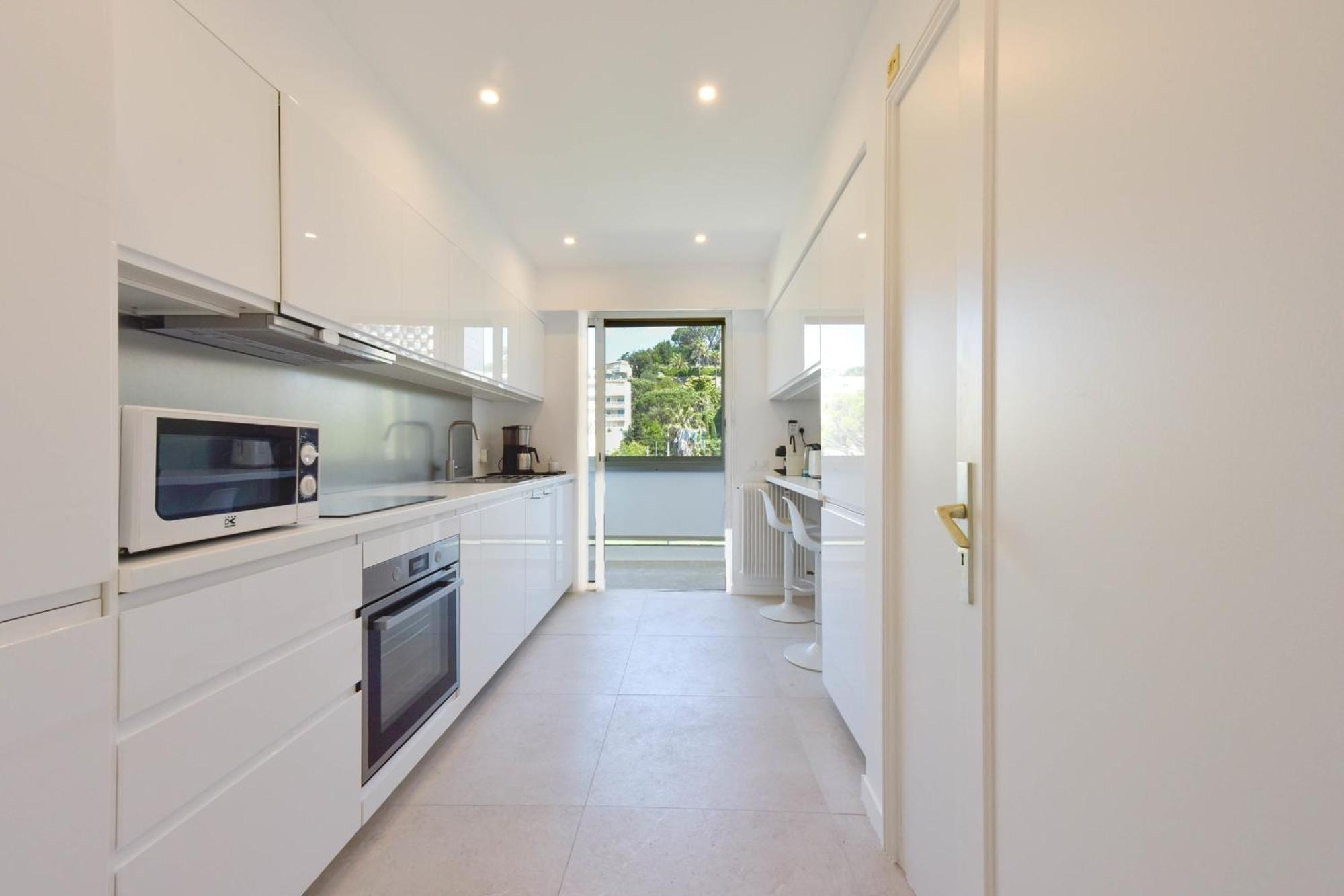 2-br Sea View Private Parking Walk To Beaches * Cannes