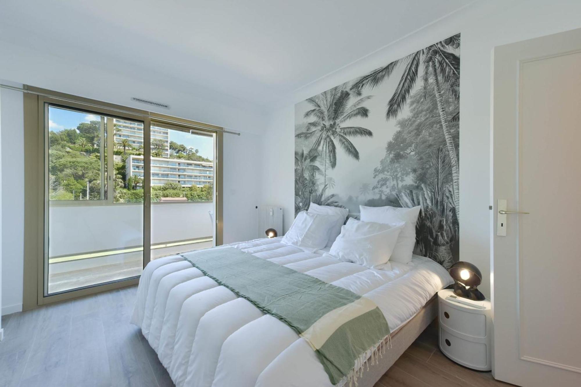 Apartment 2-br Sea View Private Parking Walk To Beaches *