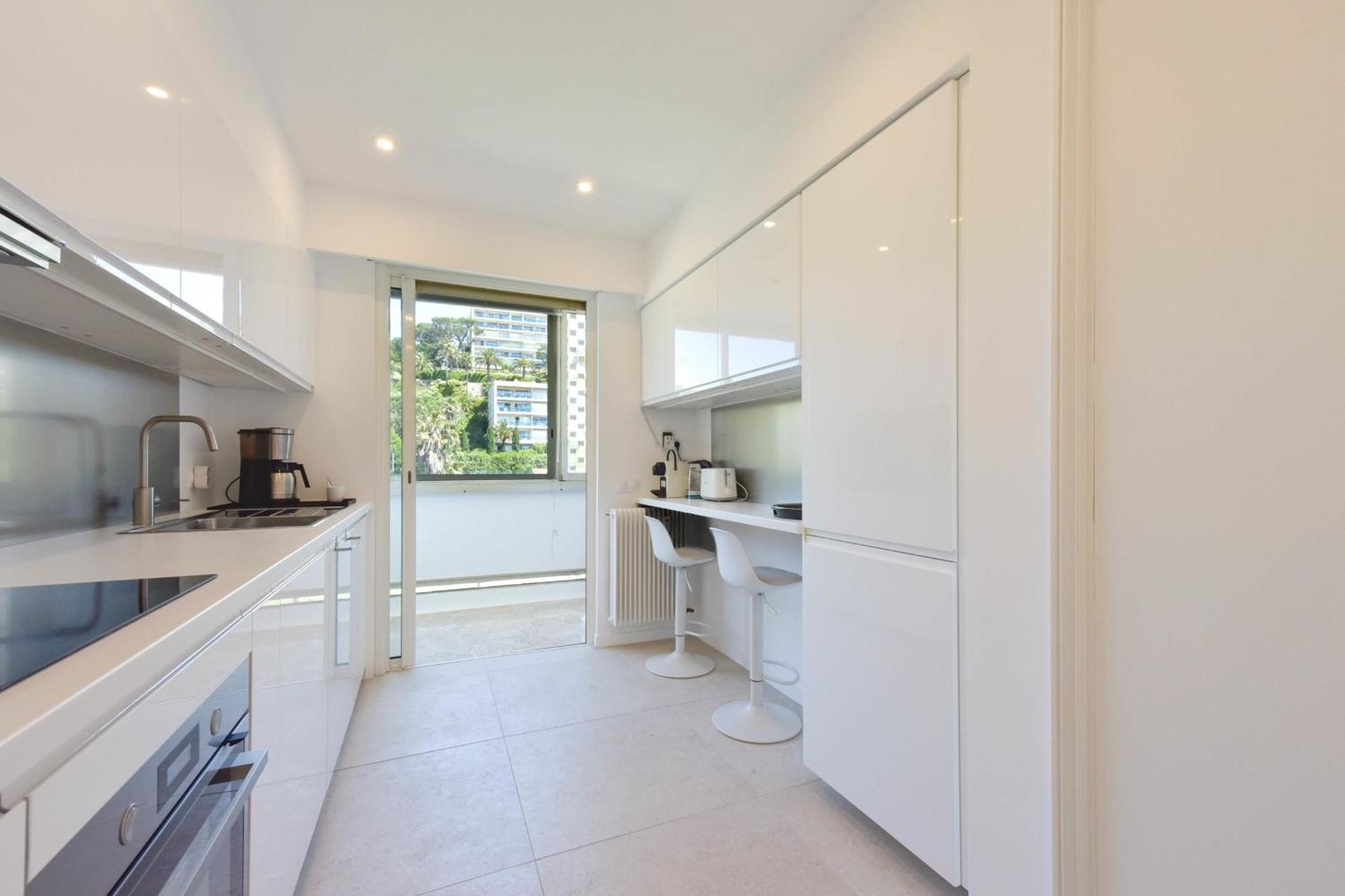 2-br Sea View Private Parking Walk To Beaches Cannes