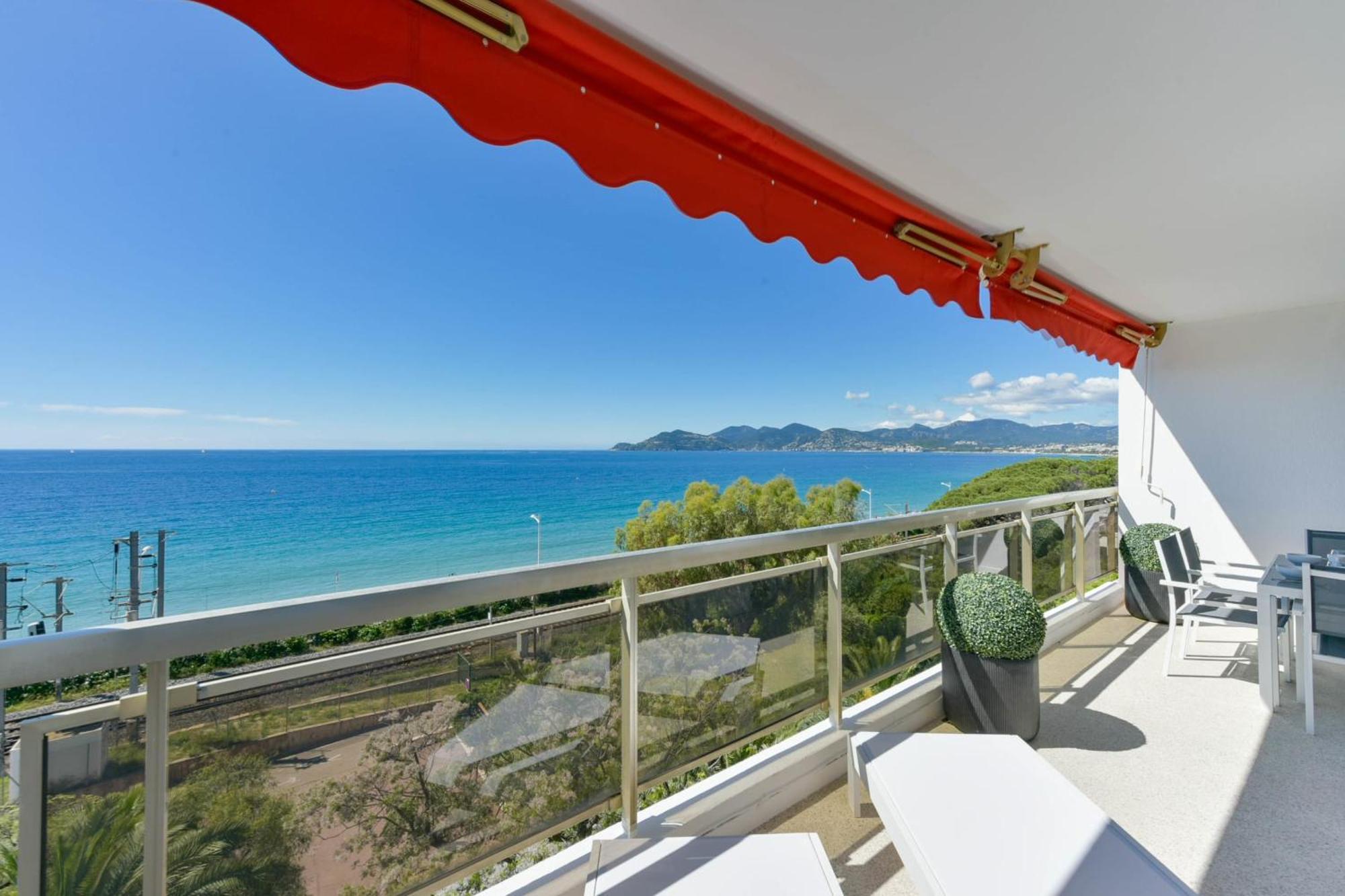 2-br Sea View Private Parking Walk To Beaches