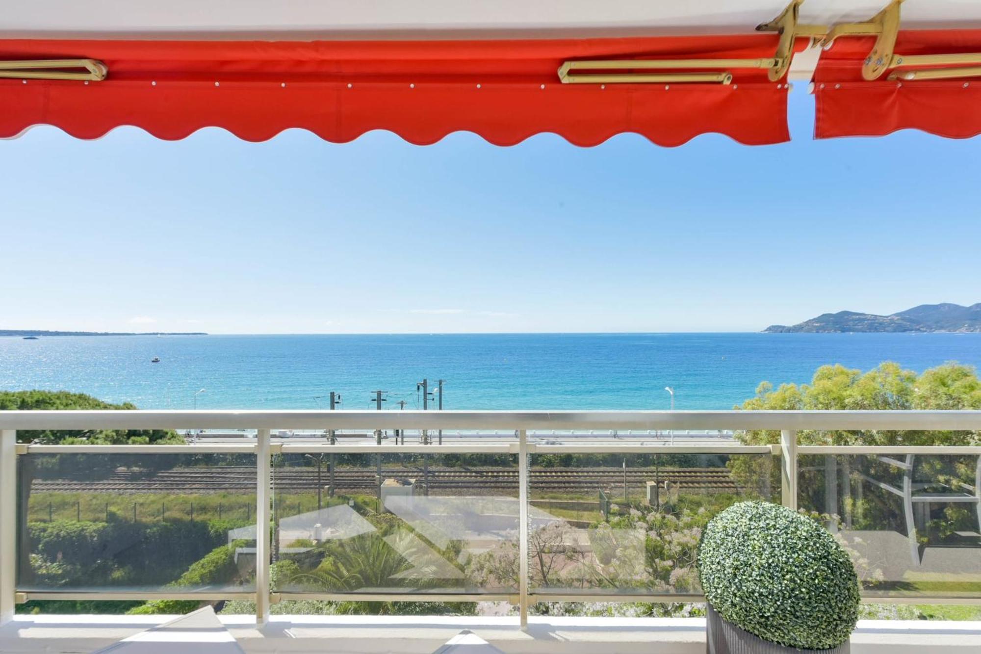 2-br Sea View Private Parking Walk To Beaches * Cannes
