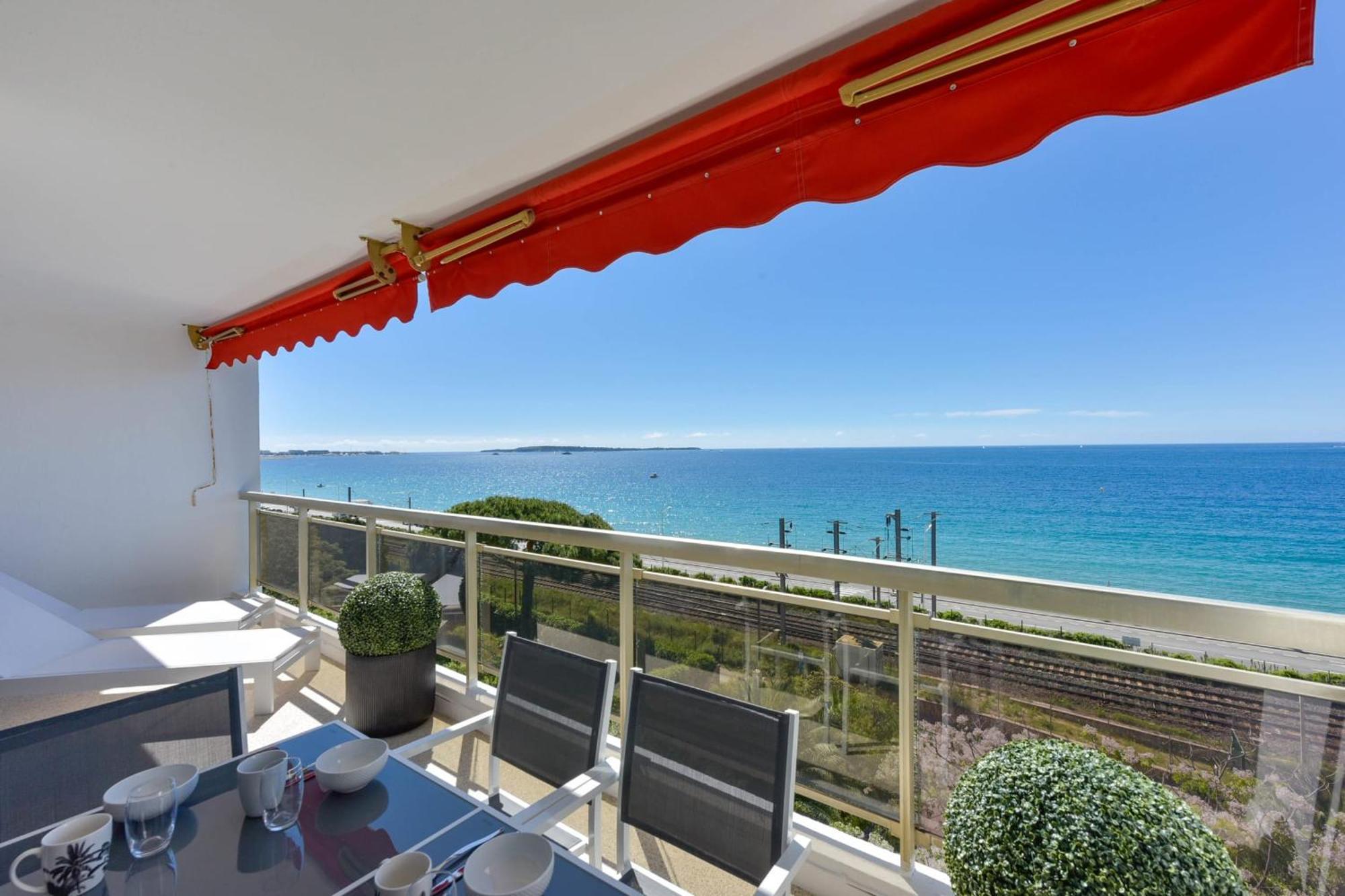 Apartment 2-br Sea View Private Parking Walk To Beaches Cannes