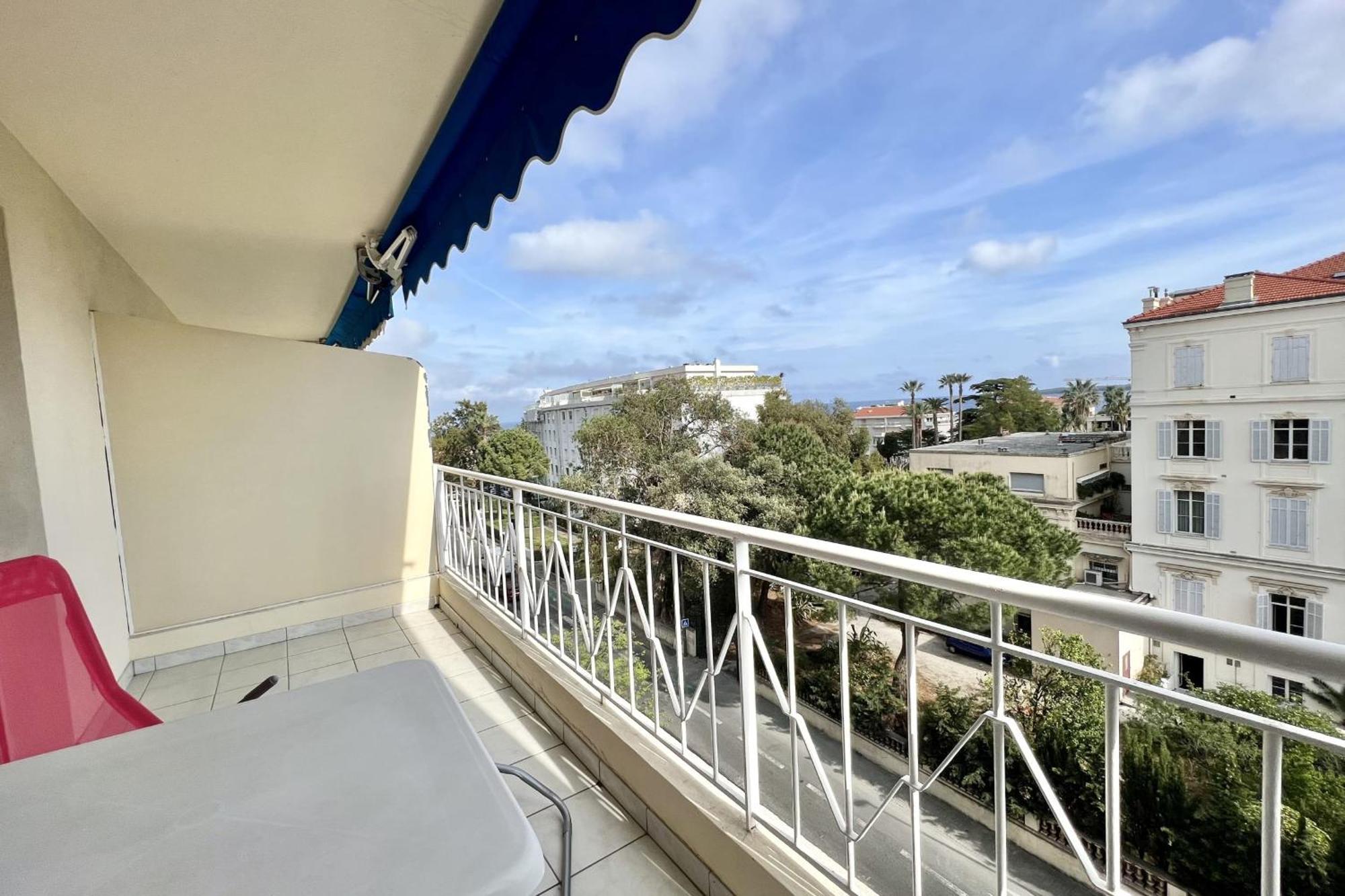 Bright Studio With Terrace And Sea View Apartment Cannes