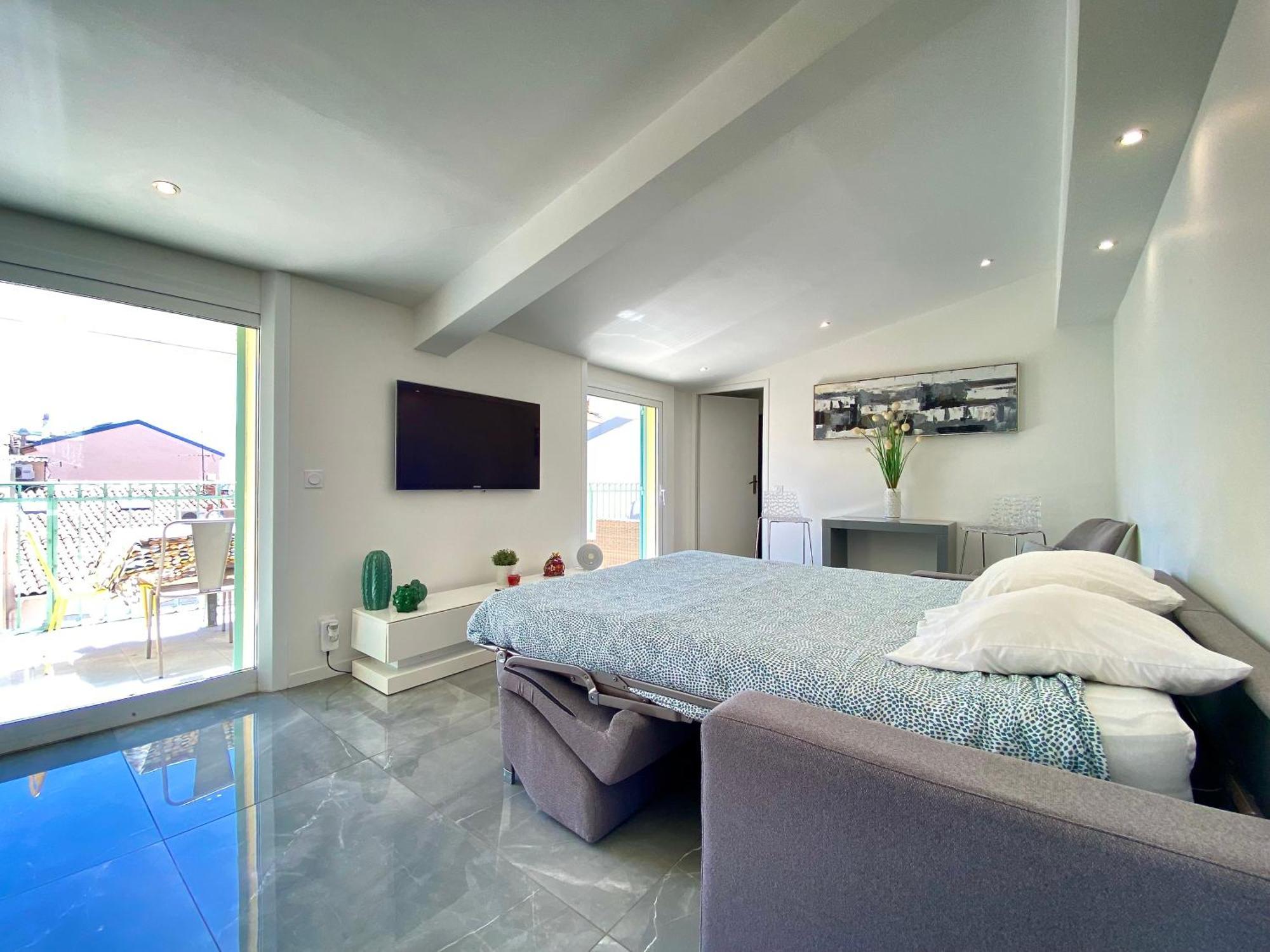 Les Toits Du Soleil: Luxury With Terraces And Jacuzzi In Apartment Cannes