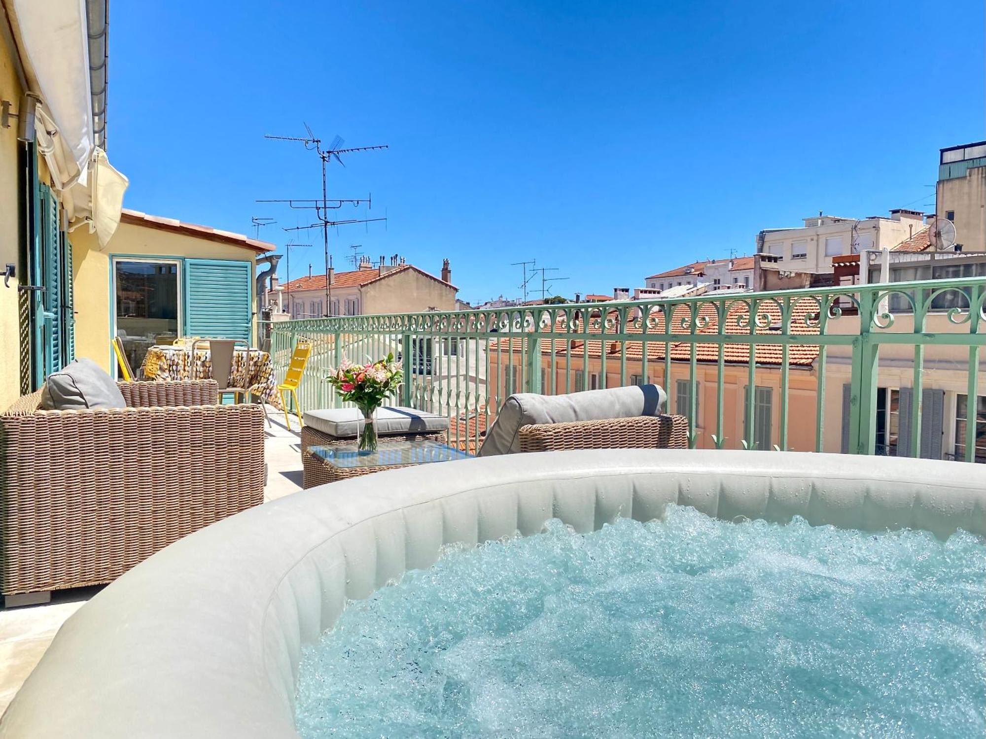 Les Toits Du Soleil: Luxury With Terraces And Jacuzzi In *