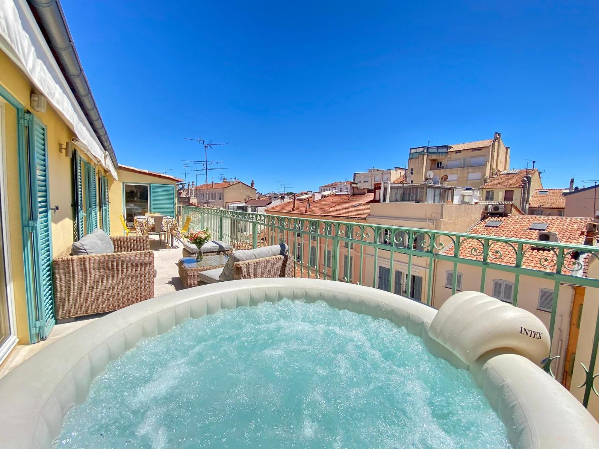 Apartment Les Toits Du Soleil: Luxury With Terraces And Jacuzzi In Cannes