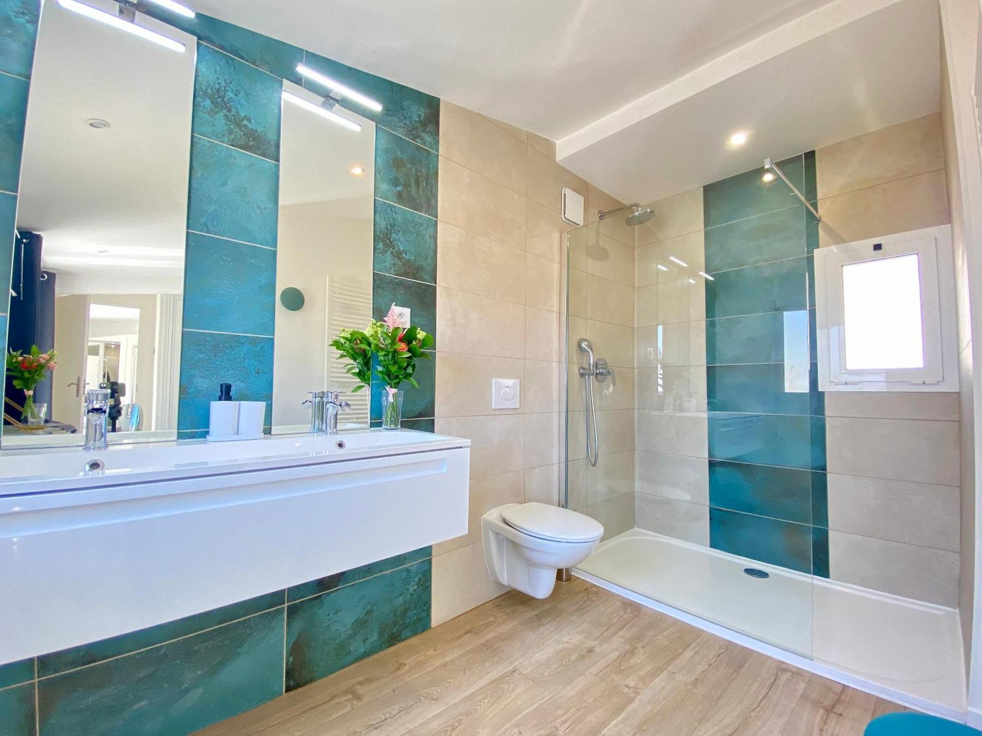 Les Toits Du Soleil: Luxury With Terraces And Jacuzzi In Apartment