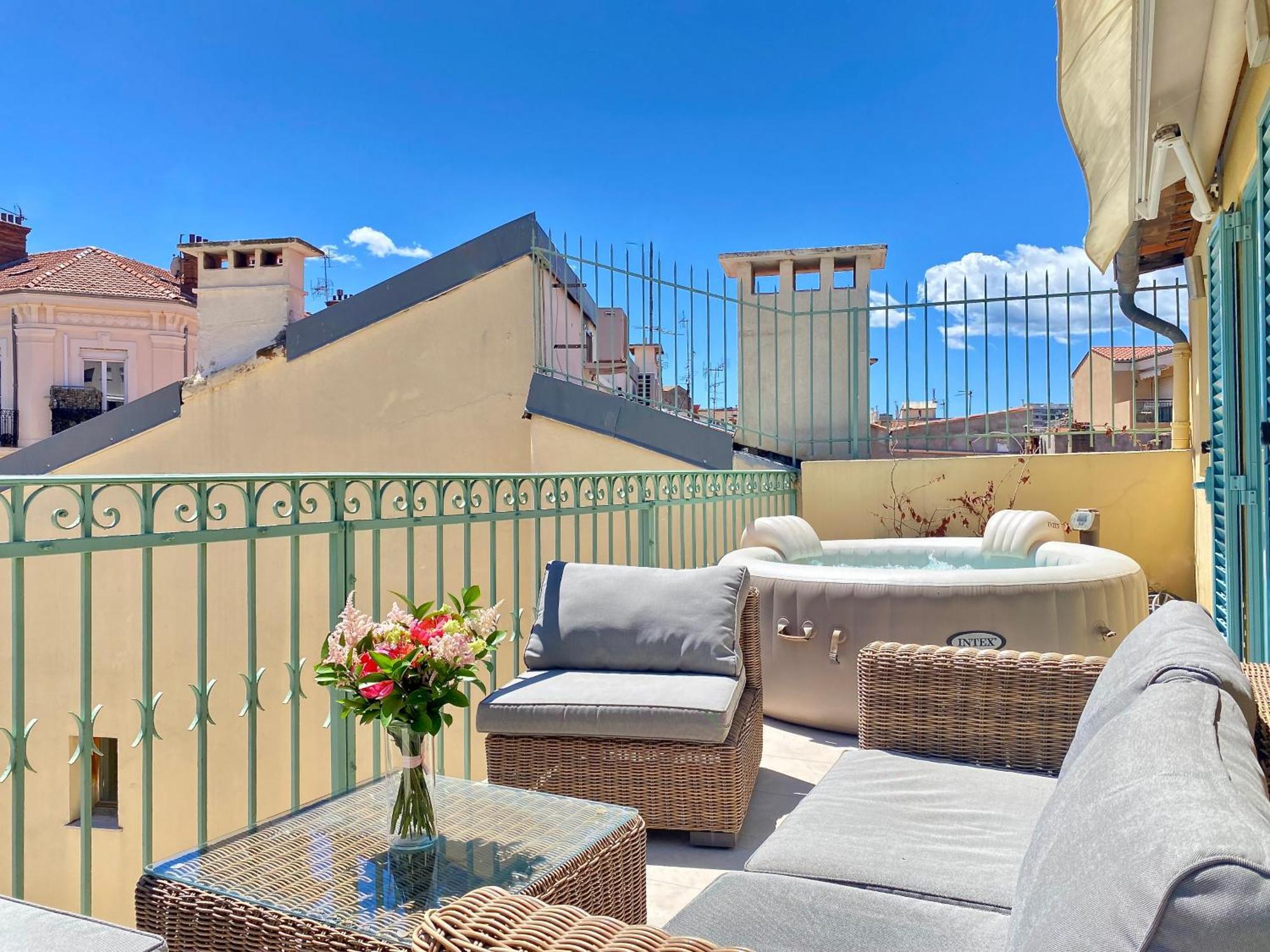Les Toits Du Soleil: Luxury With Terraces And Jacuzzi In Apartment *