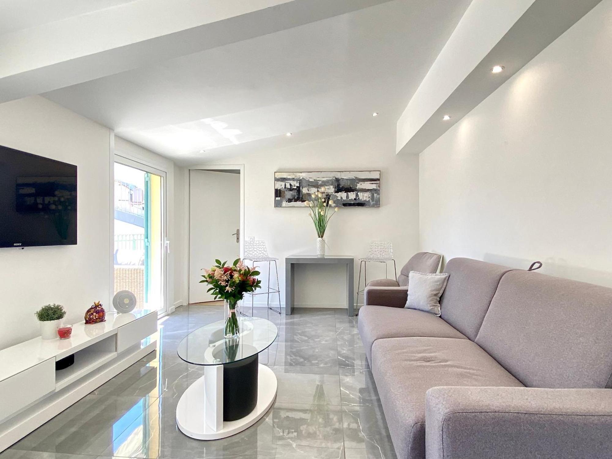 Apartment Les Toits Du Soleil: Luxury With Terraces And Jacuzzi In Cannes