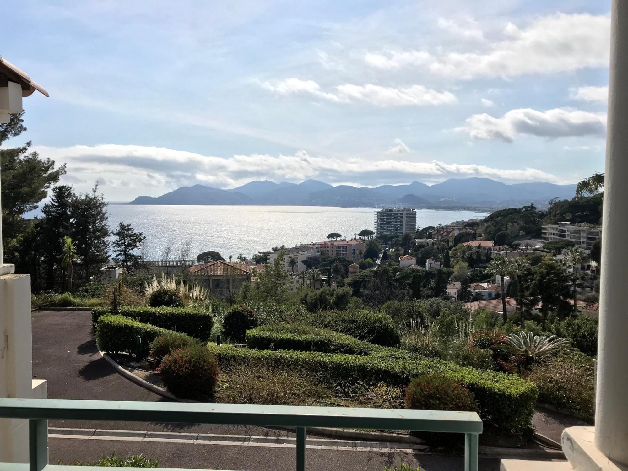 Appt Vue Exceptionnelle Sur Baie De Apartment