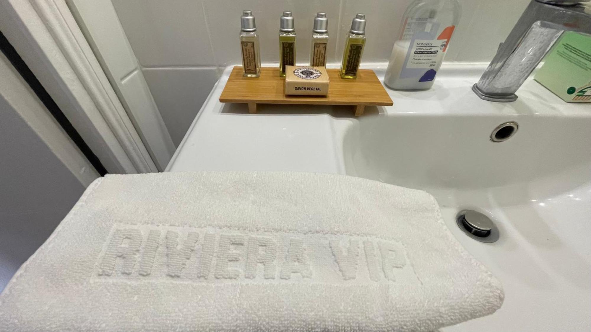 Large 2-room - Wifi, Air Conditioning Apartment *