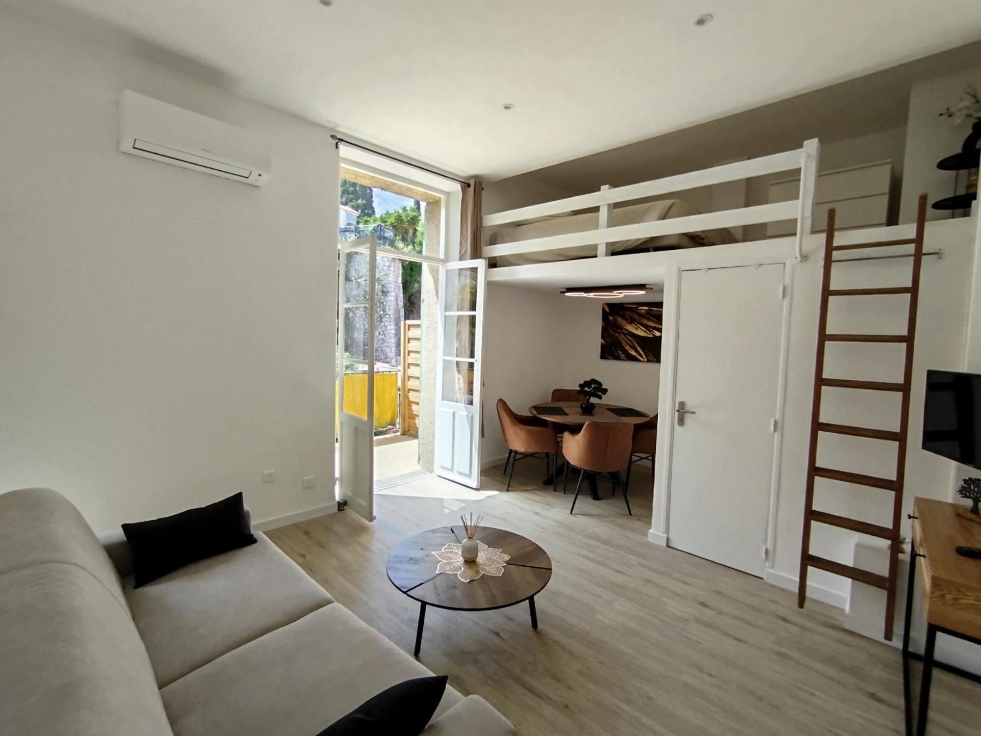 Mezzanine * Cannes
