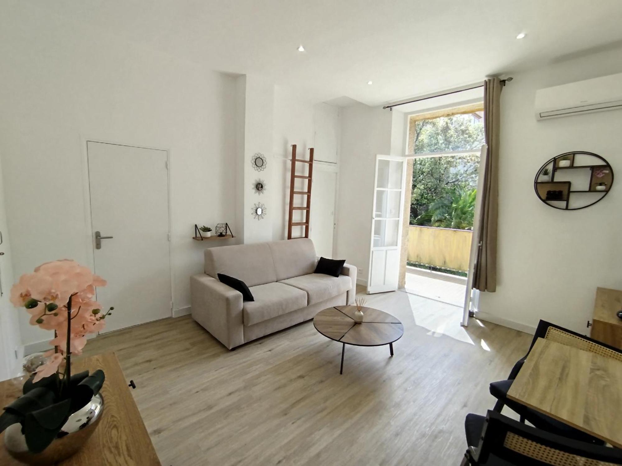 Grand Avec Terrasse