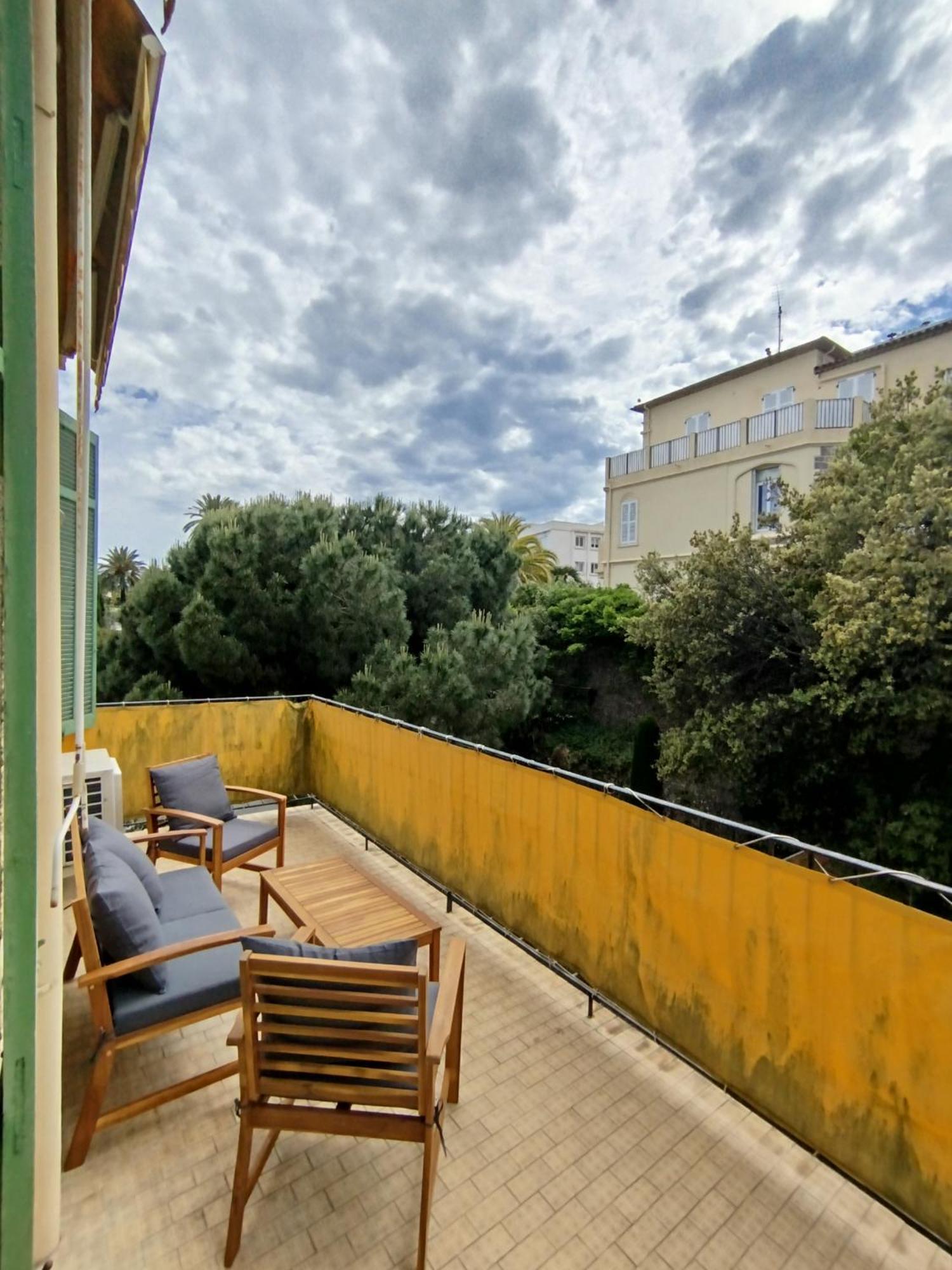 Mezzanine * Cannes