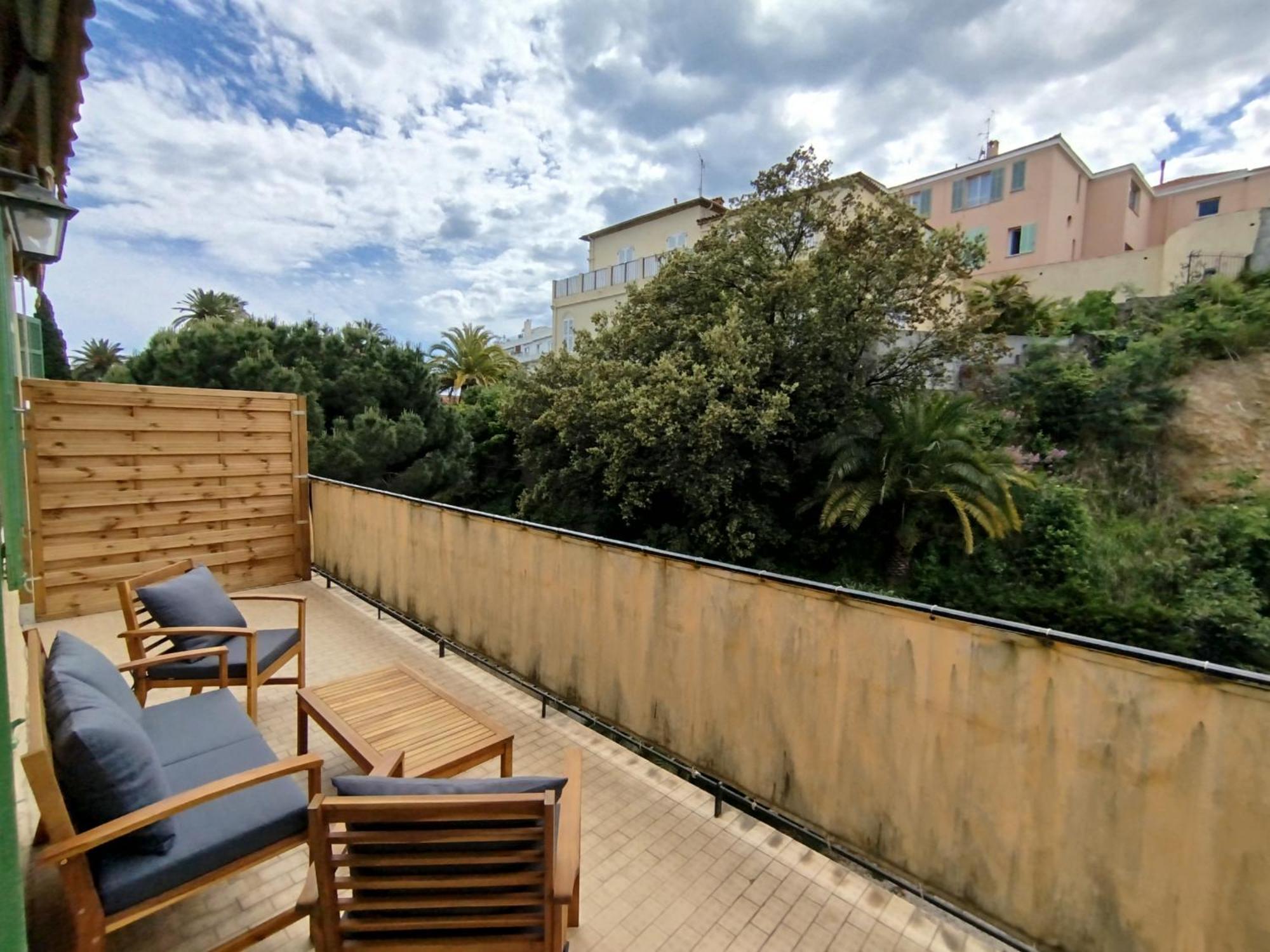 Grand Avec Terrasse *