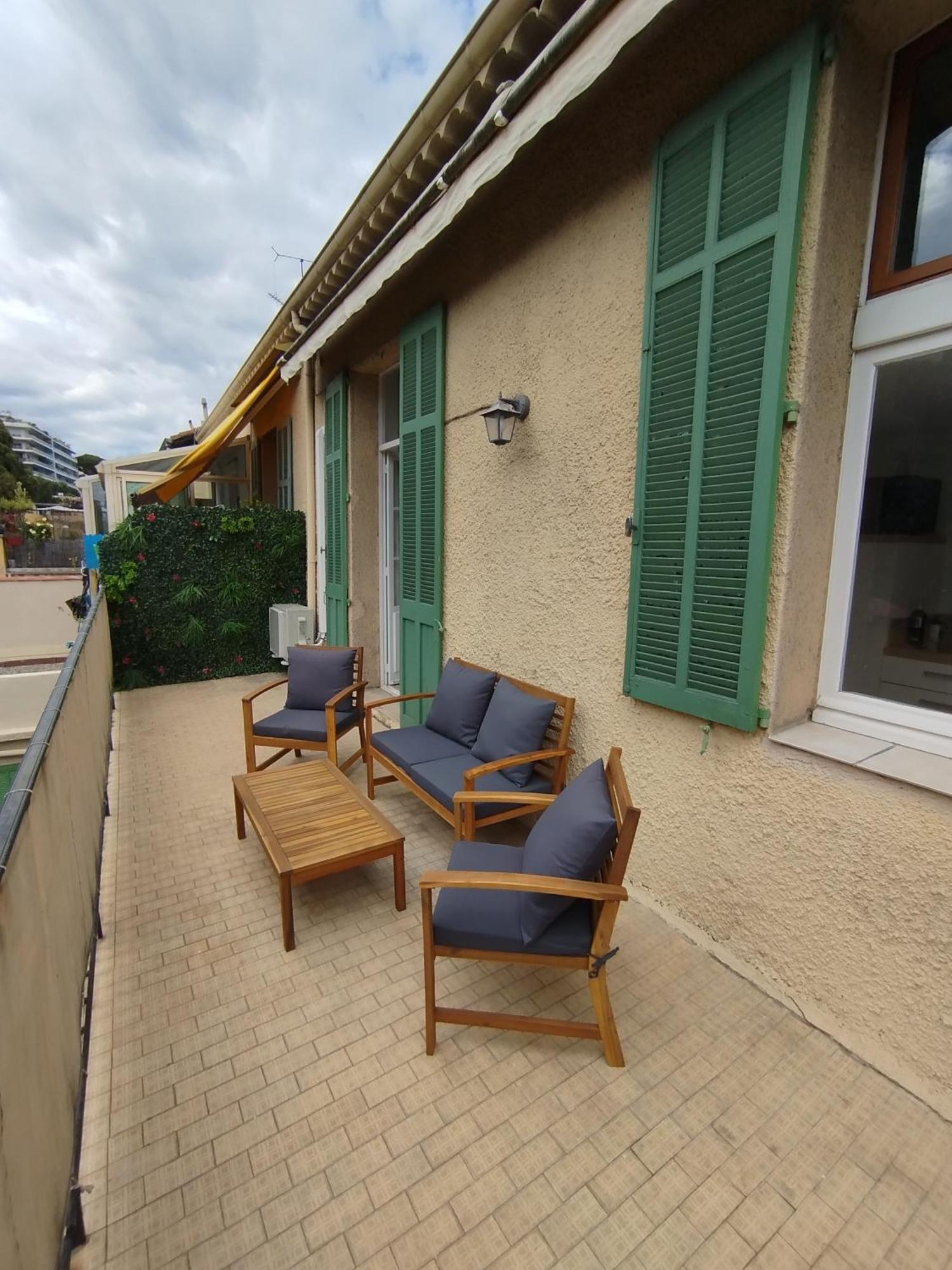 Grand Avec Terrasse