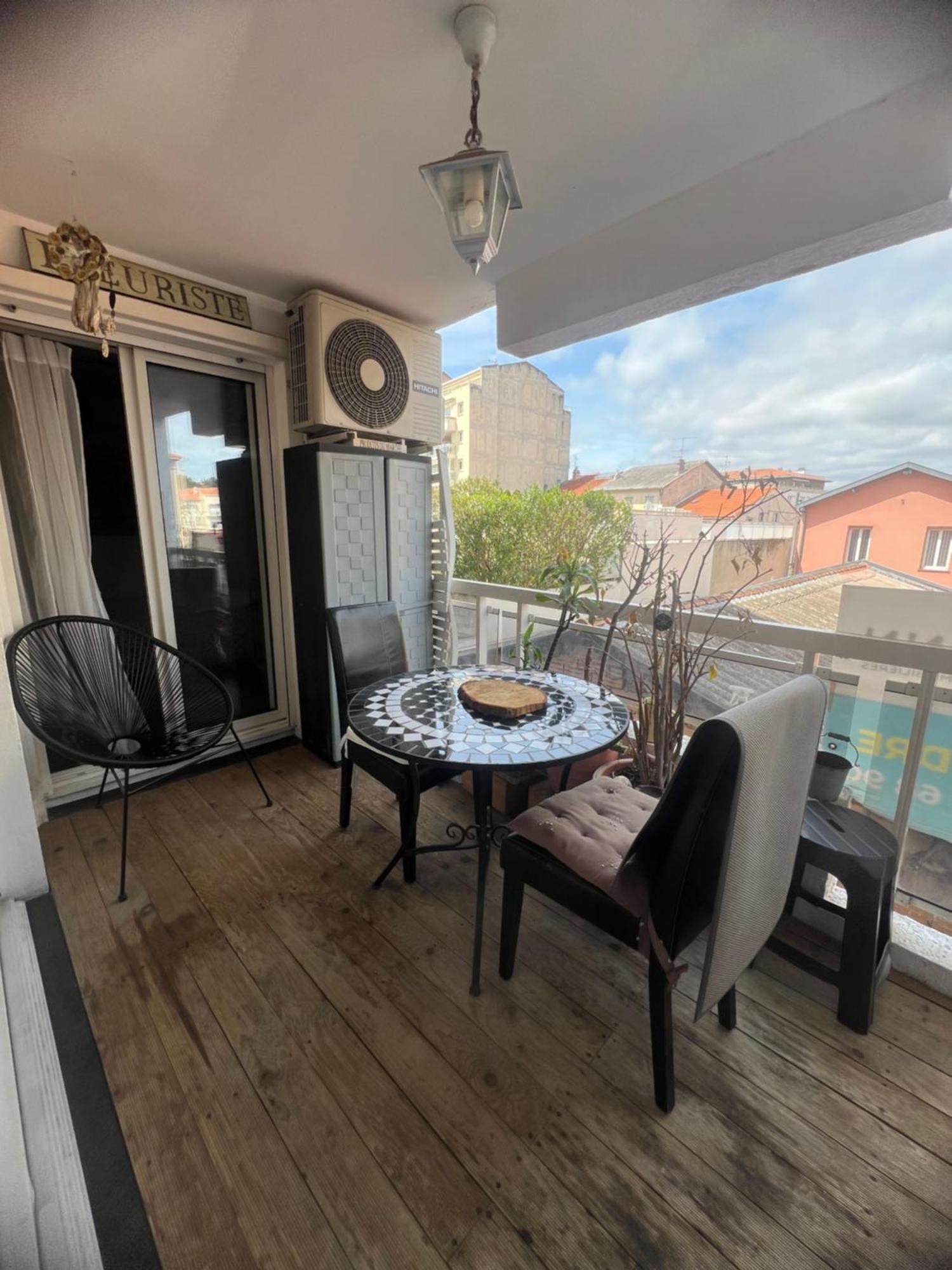 Terrasse Vue: Chic Avec Piscine Près Des Plages *