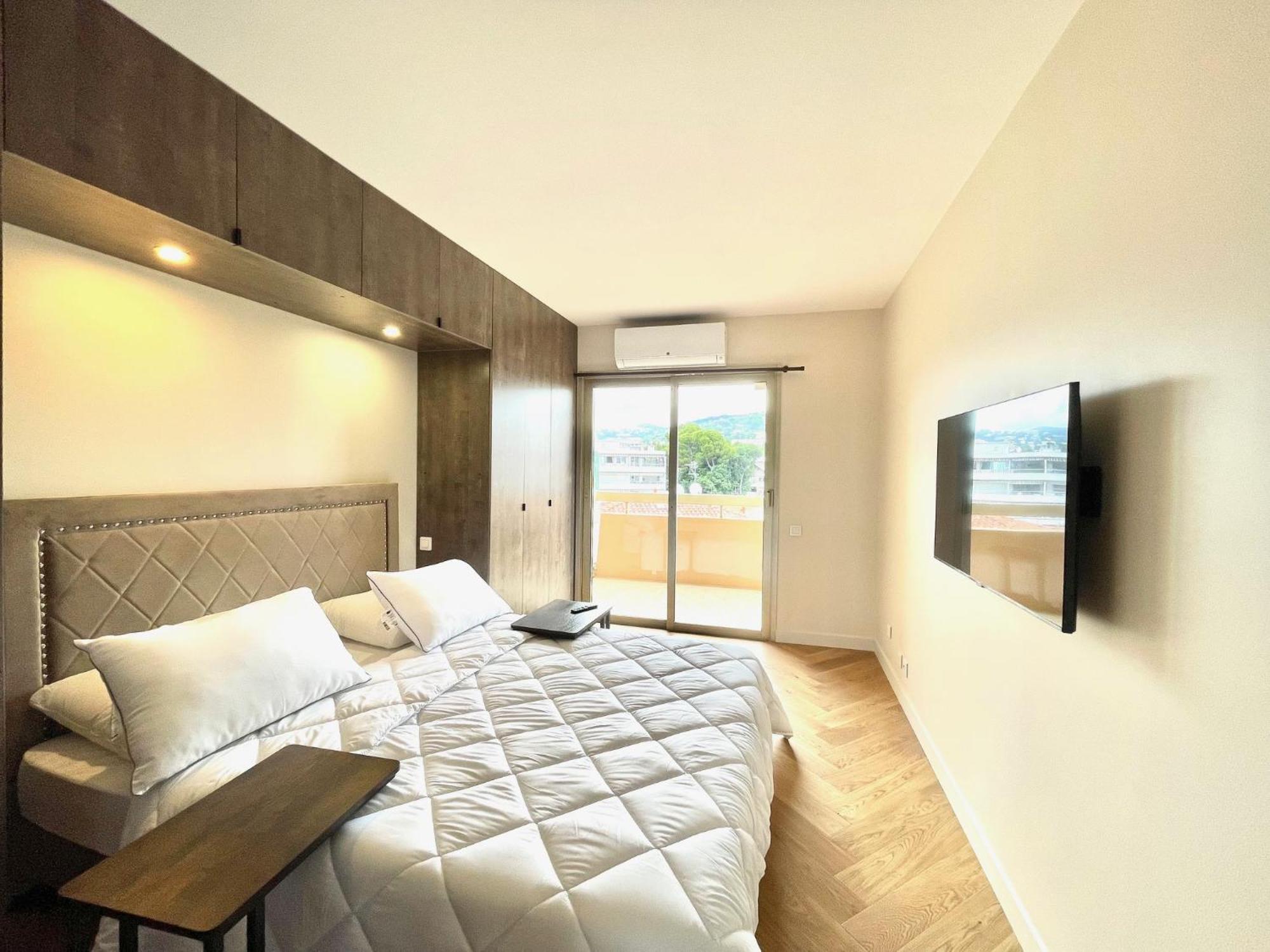 Astoria Luxury Apartment- 3 Bathrooms Apartment *
