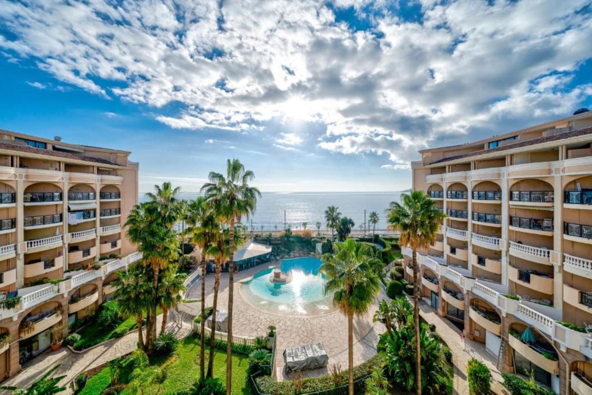 La Palme D'azur - * Cannes