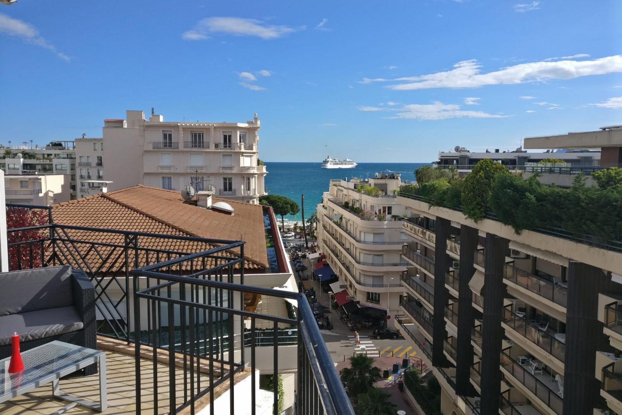 Apartment Last Floor With Terrace And Clear View On The Sea *