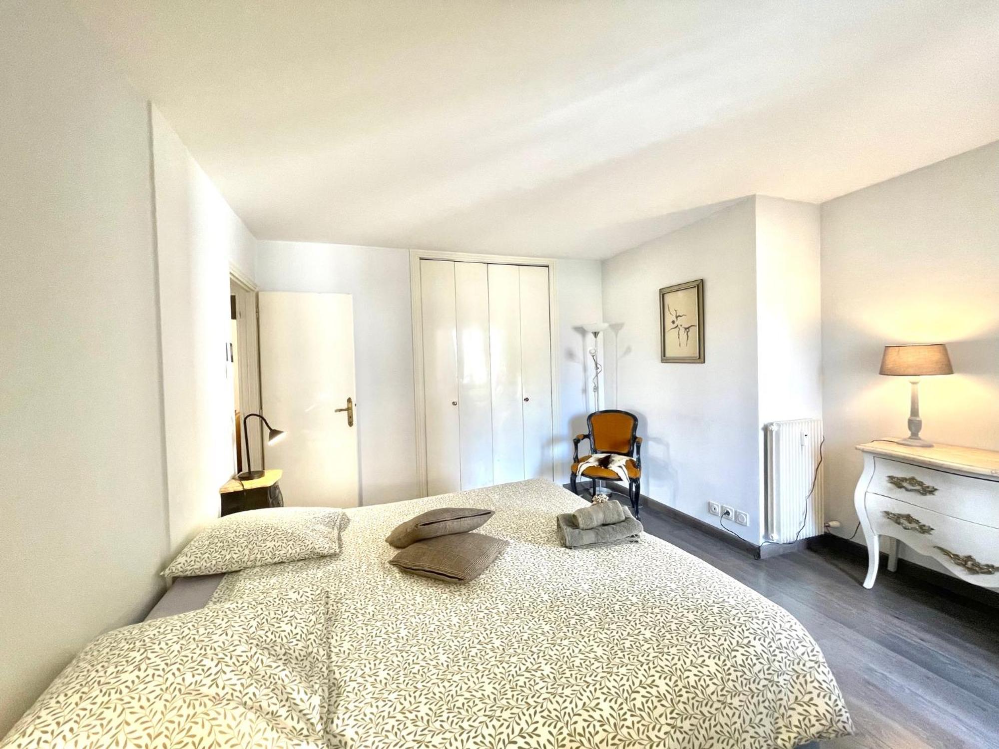 Center By Welcome To Apartment *