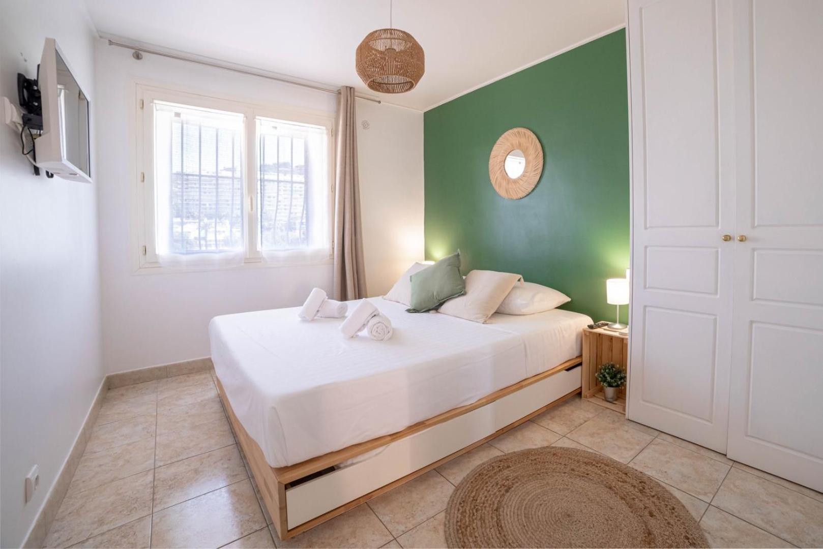 Elegance - Balcony & Quiet Near Shops Apartment