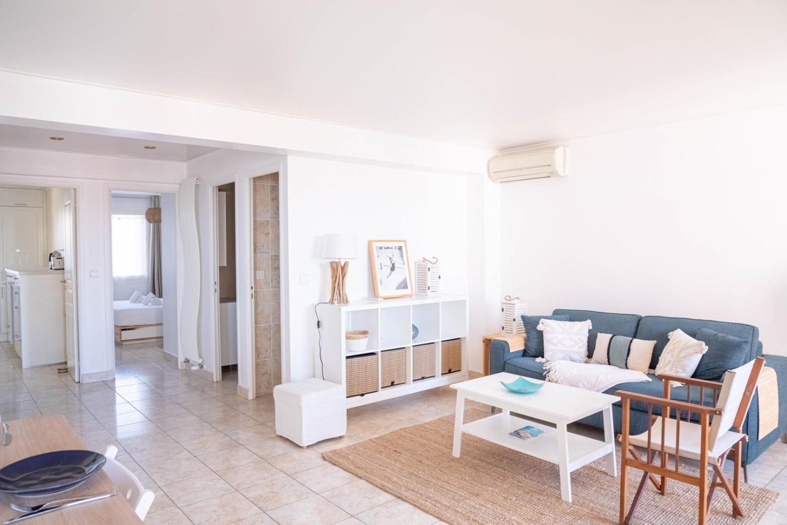 Elegance - Balcony & Quiet Near Shops Apartment *
