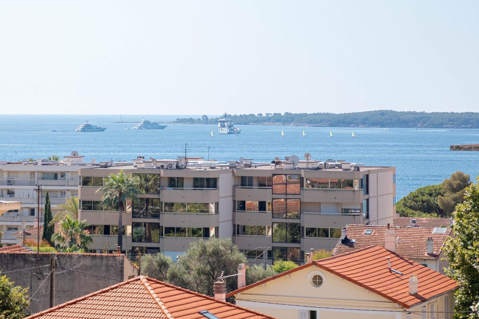 Apartment Elegance - Balcony & Quiet Near Shops *