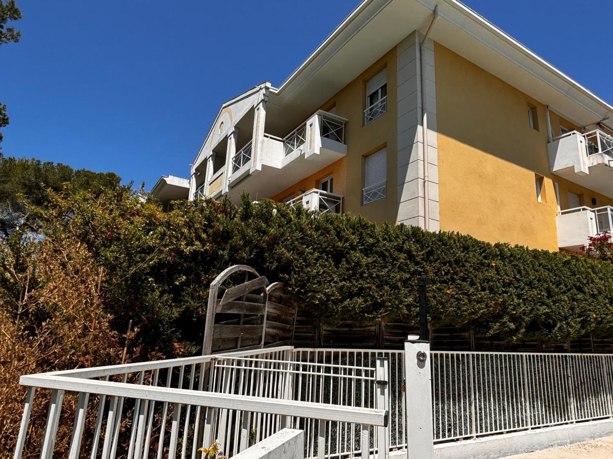 Mondello Hotellerie&consultant : De Standing 47m2 Avec Piscine Appartement Cannes