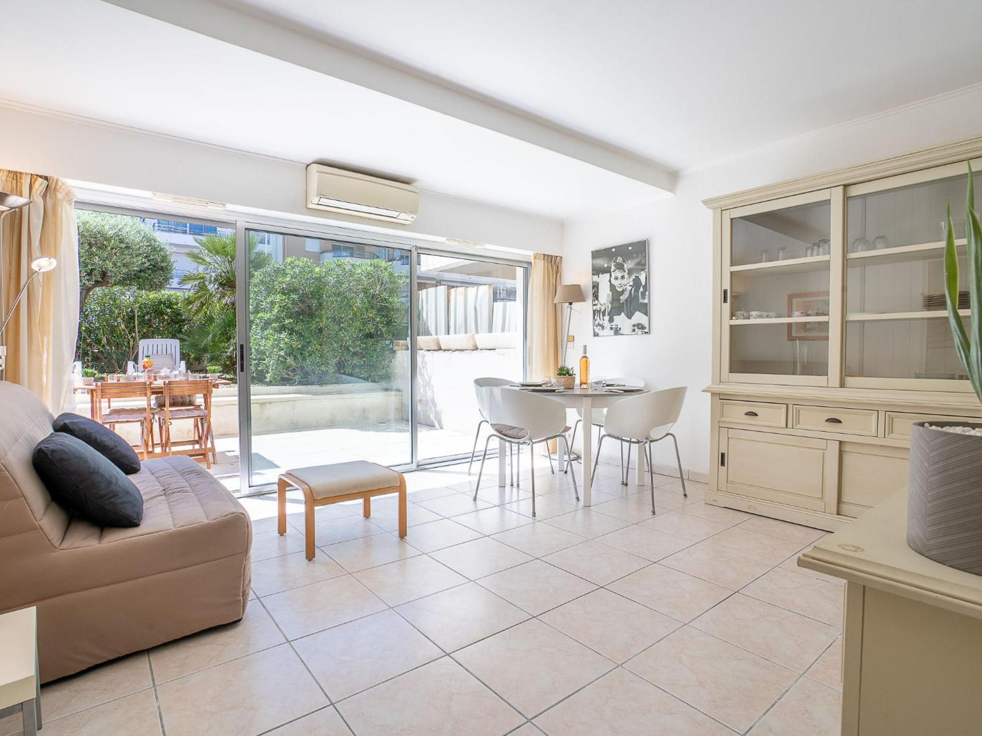 Bay-1 By Interhome