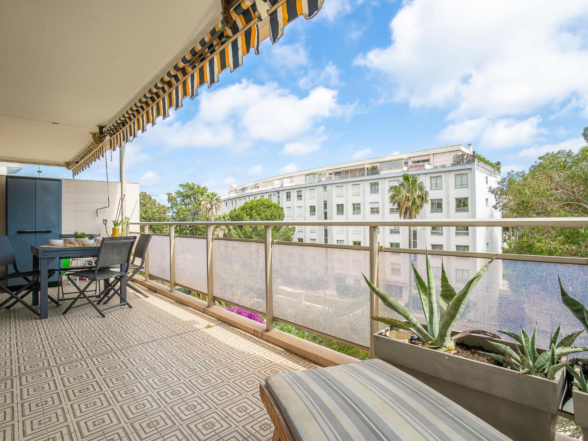 Apartment Les Aliscamps By Interhome